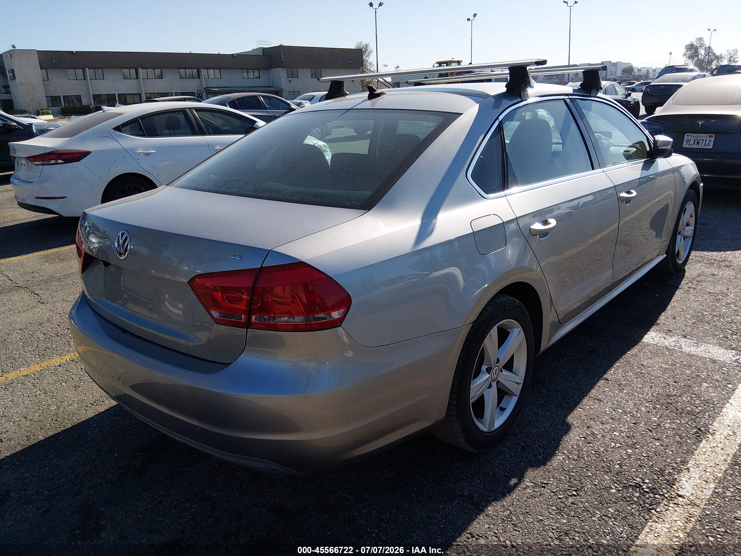 2013 Volkswagen Passat 2.5l Se Silver vin: 1VWBP7A32DC061406
