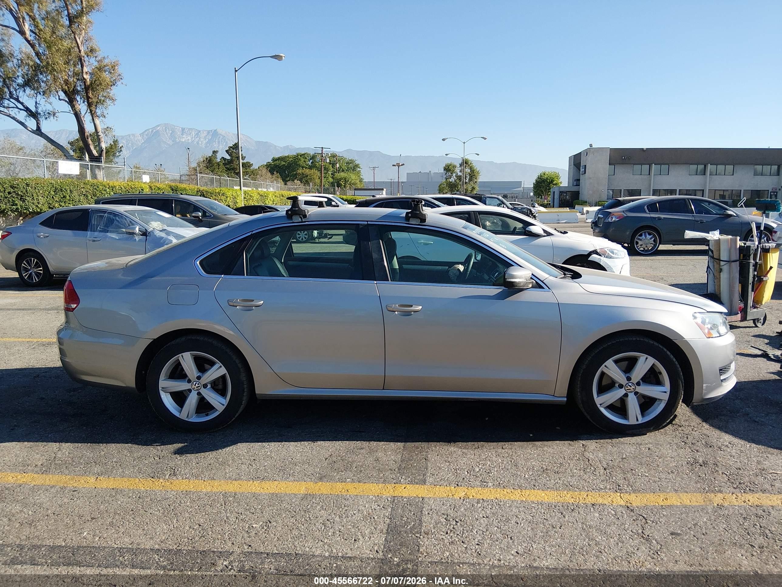 2013 Volkswagen Passat 2.5l Se Silver vin: 1VWBP7A32DC061406