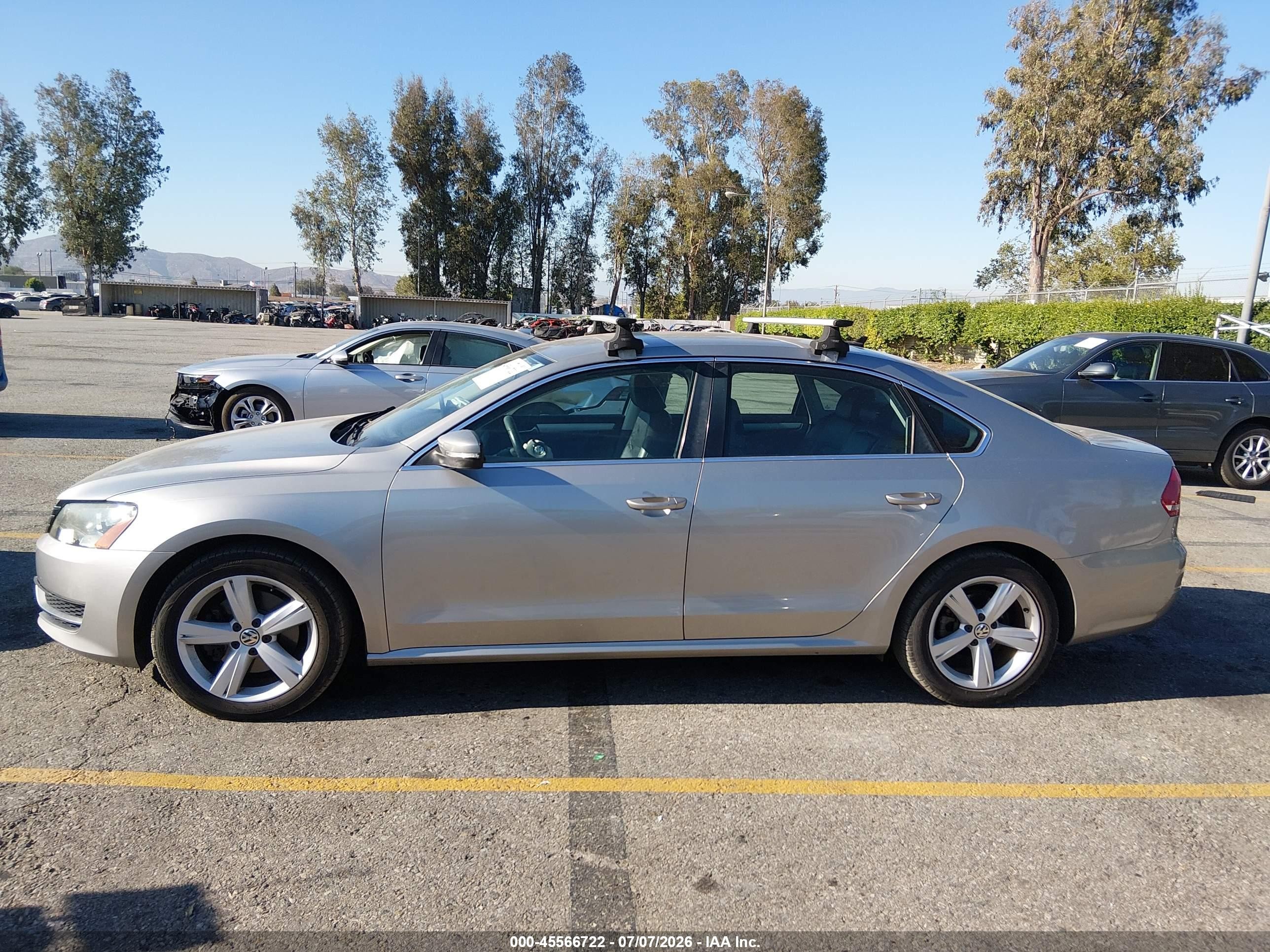 2013 Volkswagen Passat 2.5l Se Silver vin: 1VWBP7A32DC061406