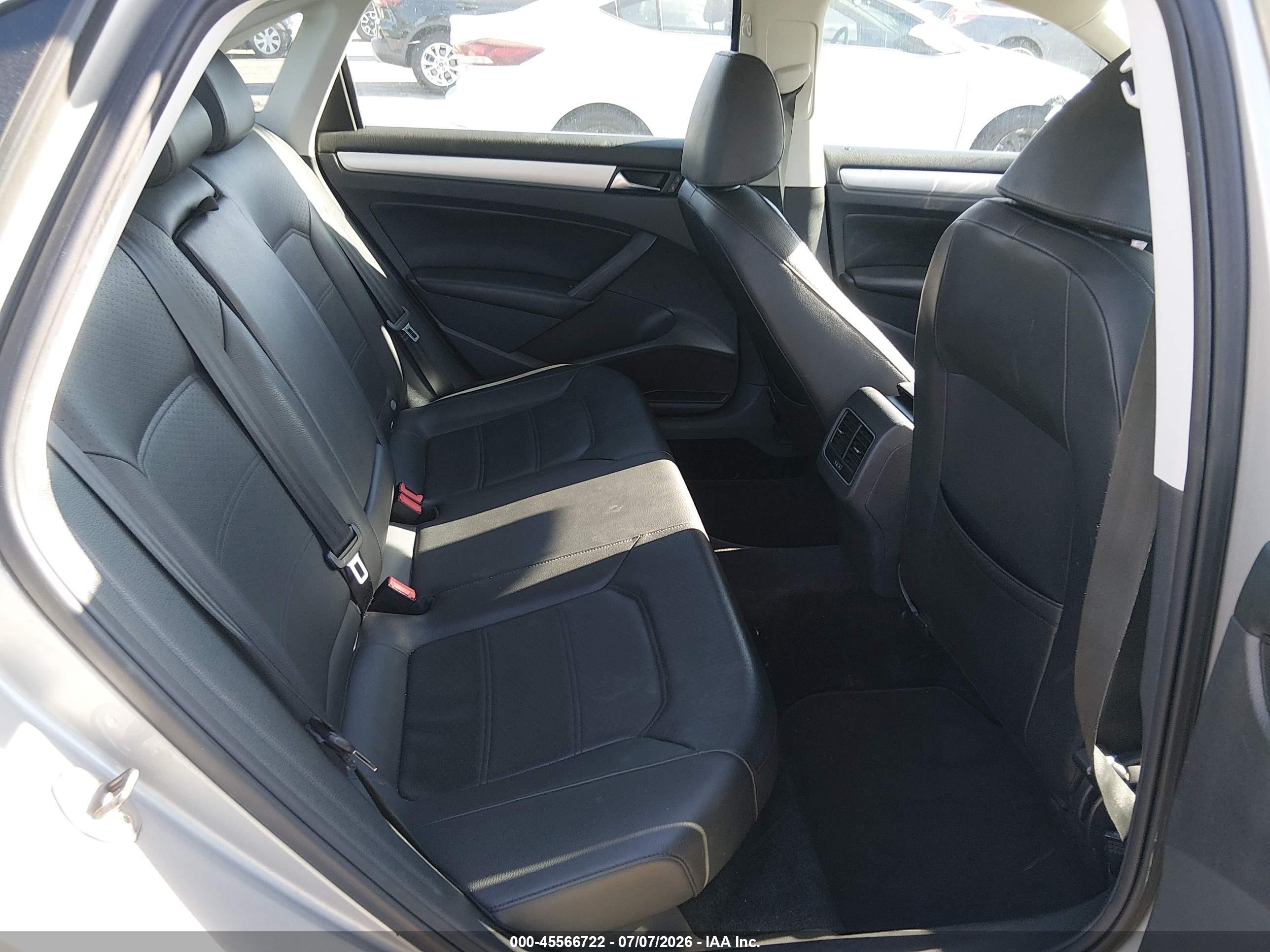 2013 Volkswagen Passat 2.5l Se Silver vin: 1VWBP7A32DC061406