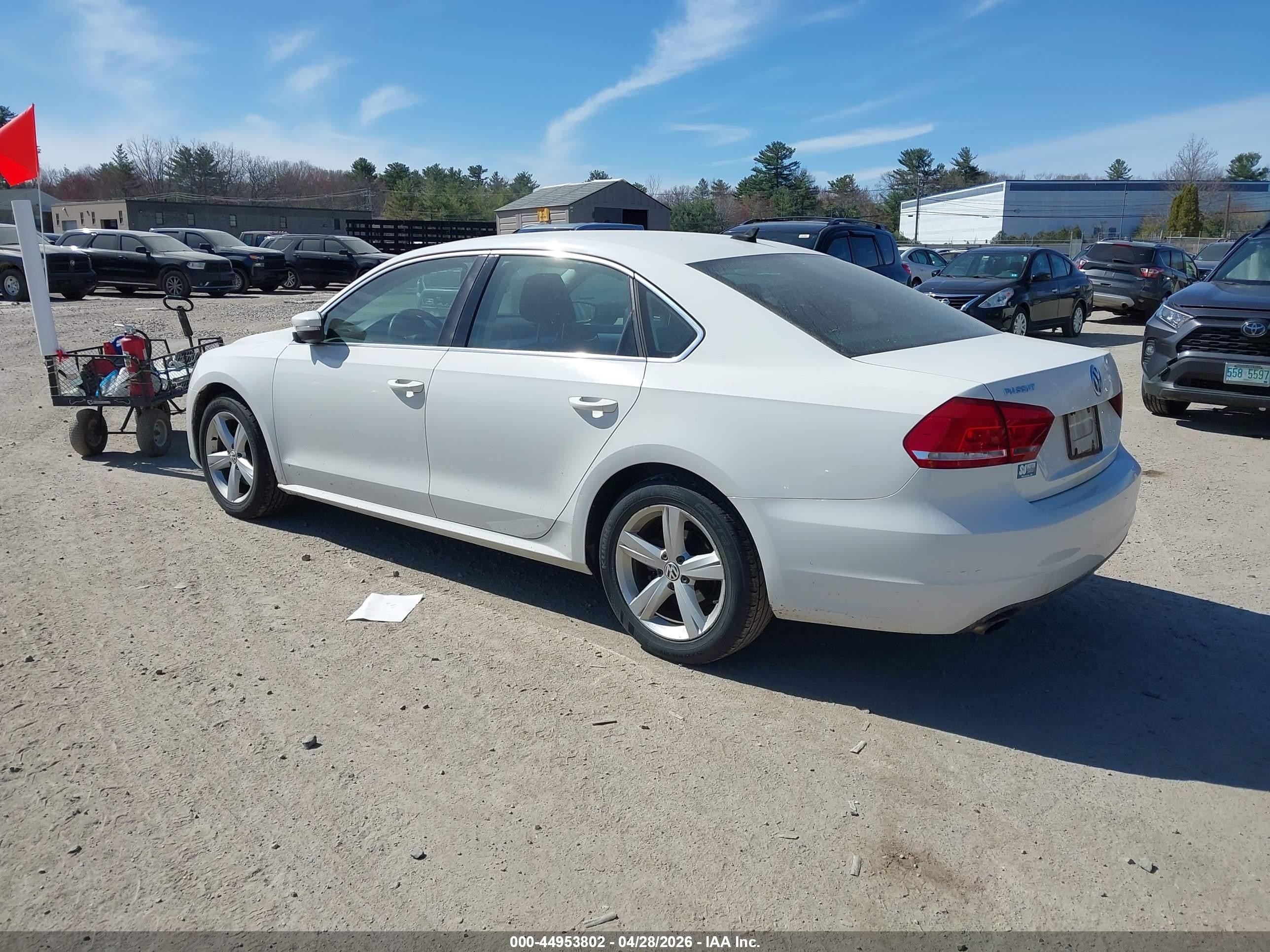 2013 Volkswagen Passat 2.5l Se Белый vin: 1VWBP7A32DC124813