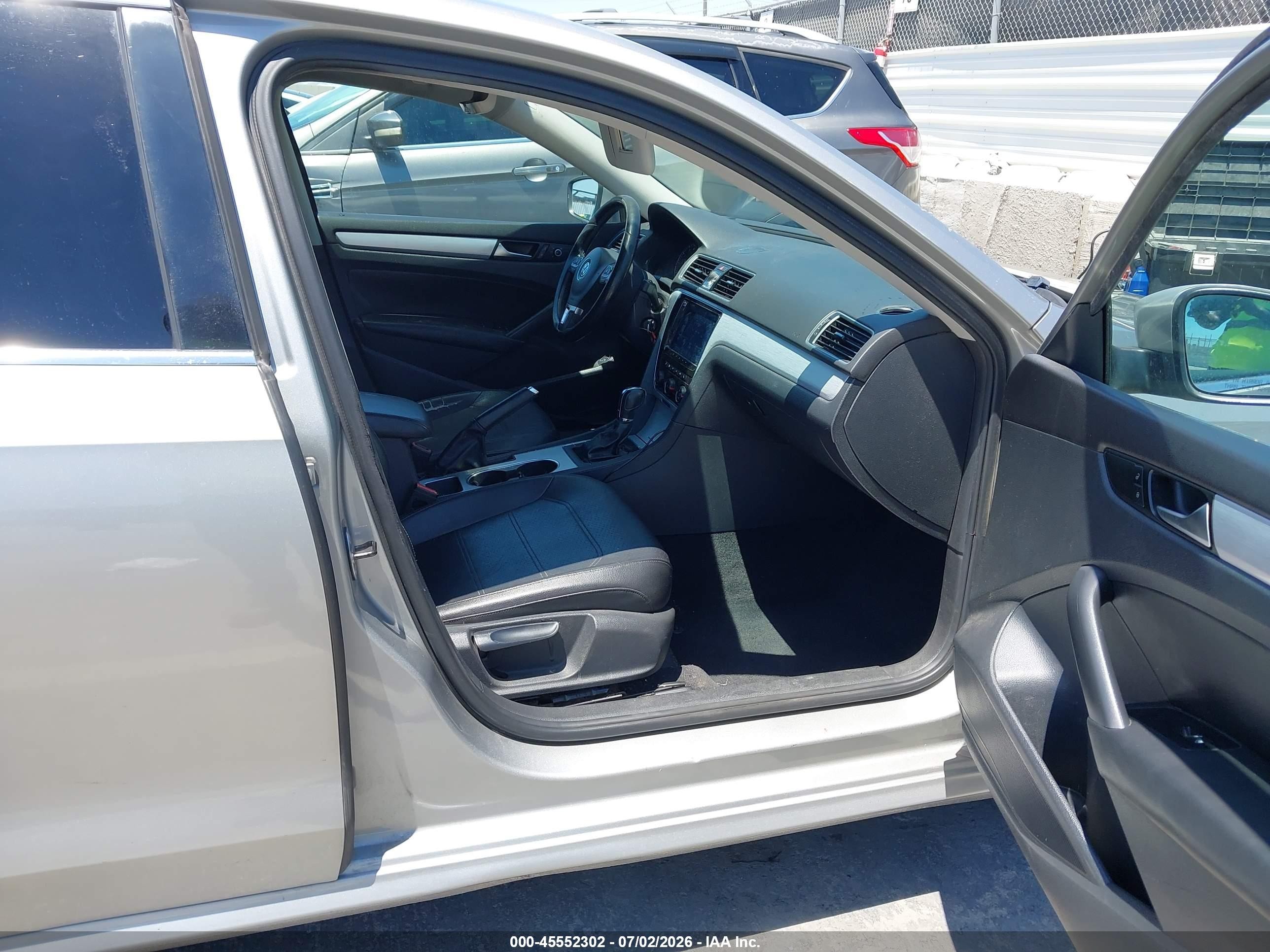 2013 Volkswagen Passat 2.5l Se Silver vin: 1VWBP7A32DC128246