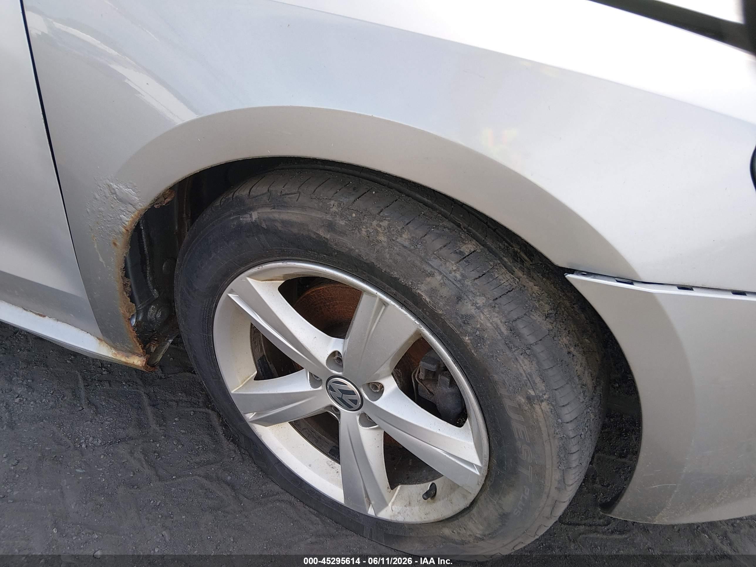 2012 Volkswagen Passat 2.5l Se Серебряный vin: 1VWBP7A33CC003237