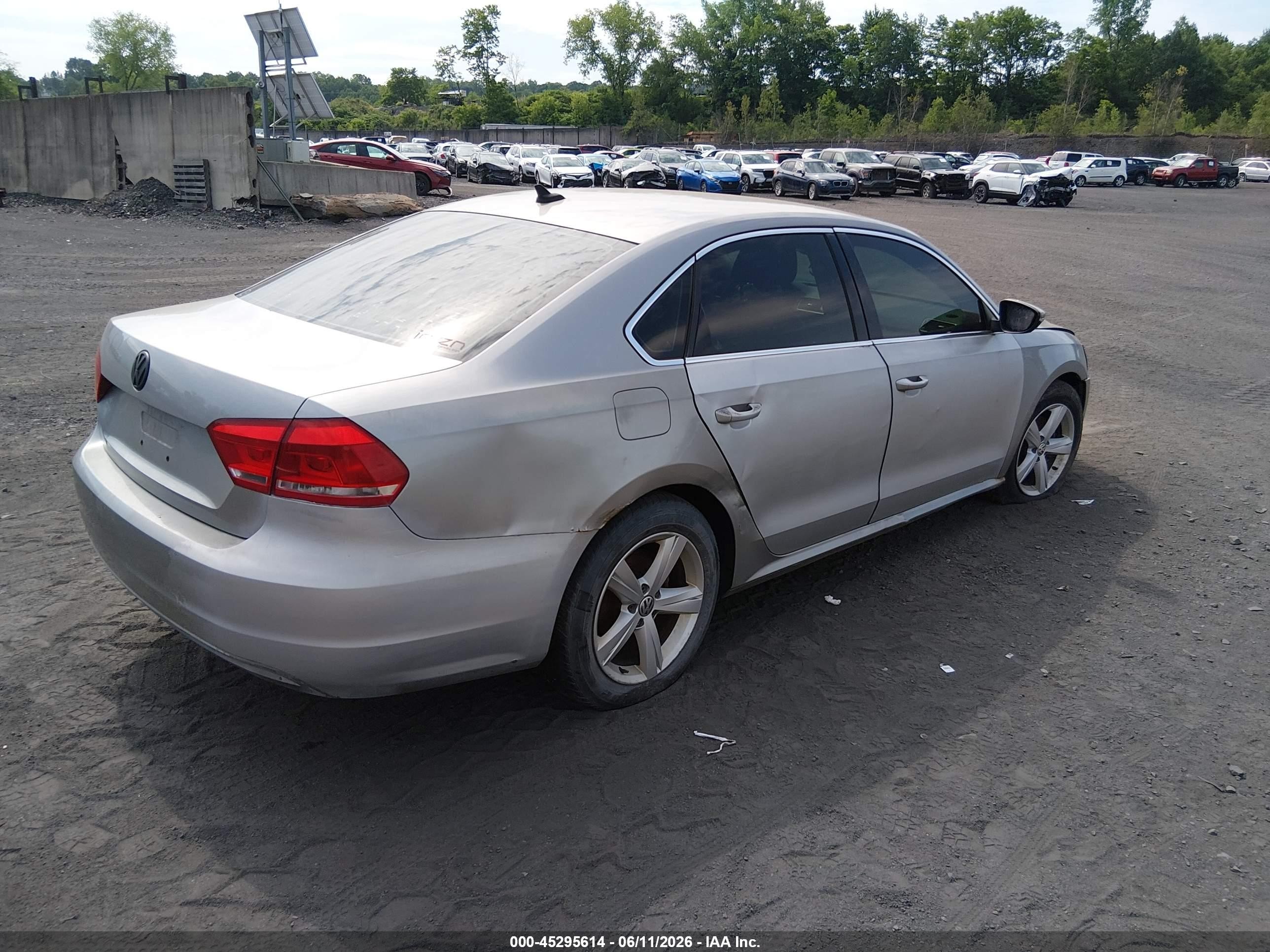 2012 Volkswagen Passat 2.5l Se Серебряный vin: 1VWBP7A33CC003237