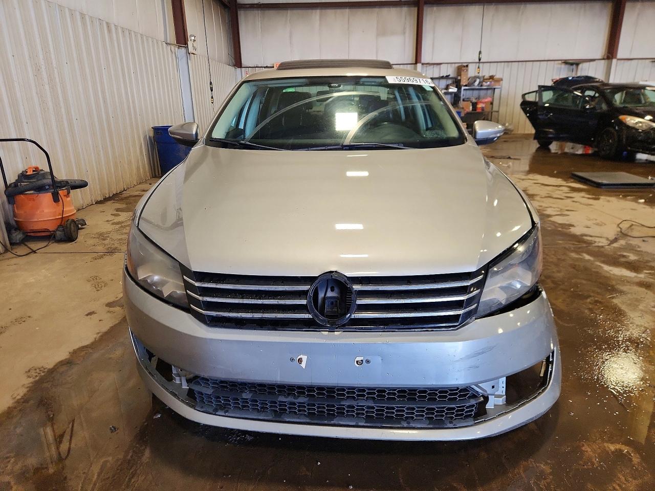 2012 Volkswagen Passat Se Gray vin: 1VWBP7A33CC014125