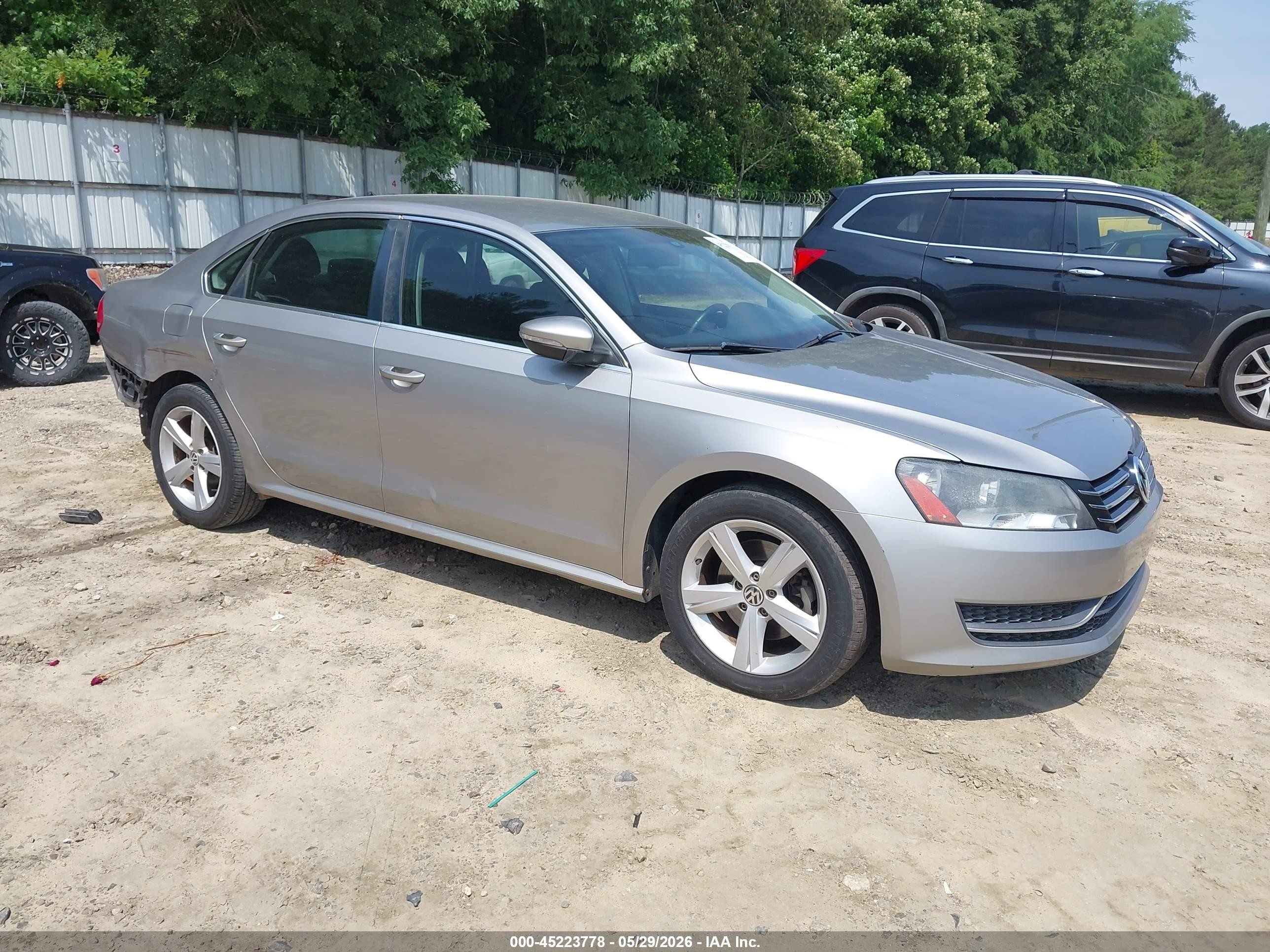 2012 Volkswagen Passat 2.5l Se Silver vin: 1VWBP7A33CC015890