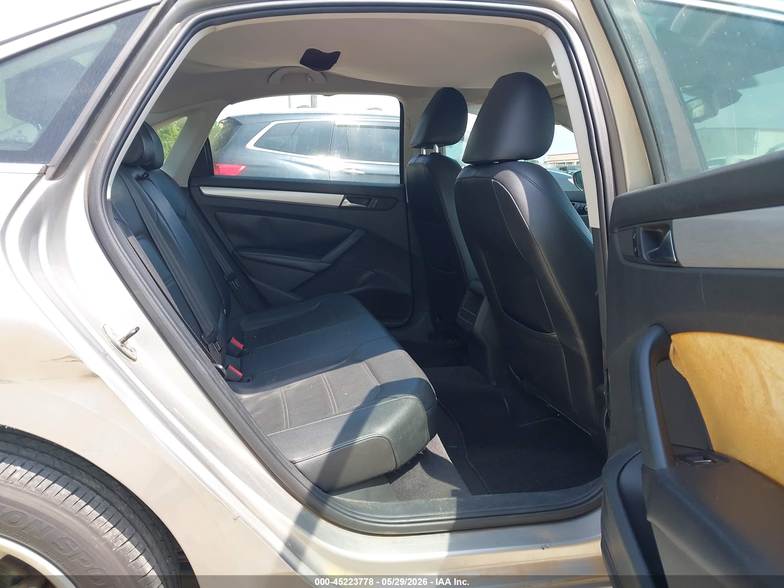 2012 Volkswagen Passat 2.5l Se Silver vin: 1VWBP7A33CC015890
