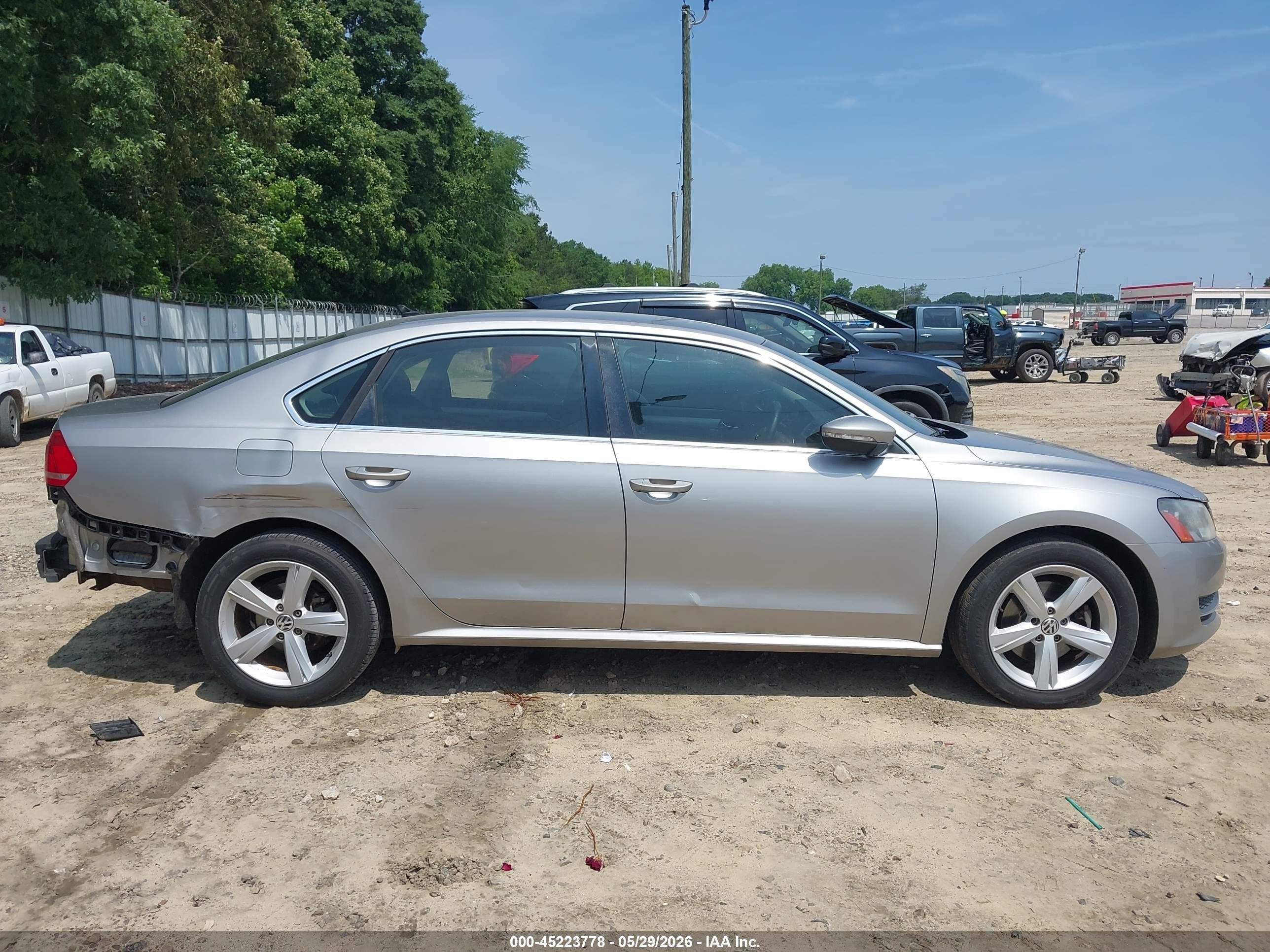 2012 Volkswagen Passat 2.5l Se Silver vin: 1VWBP7A33CC015890