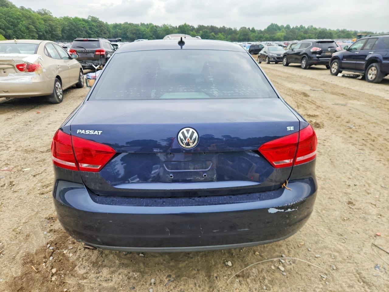 2012 Volkswagen Passat Se Blue vin: 1VWBP7A33CC037520