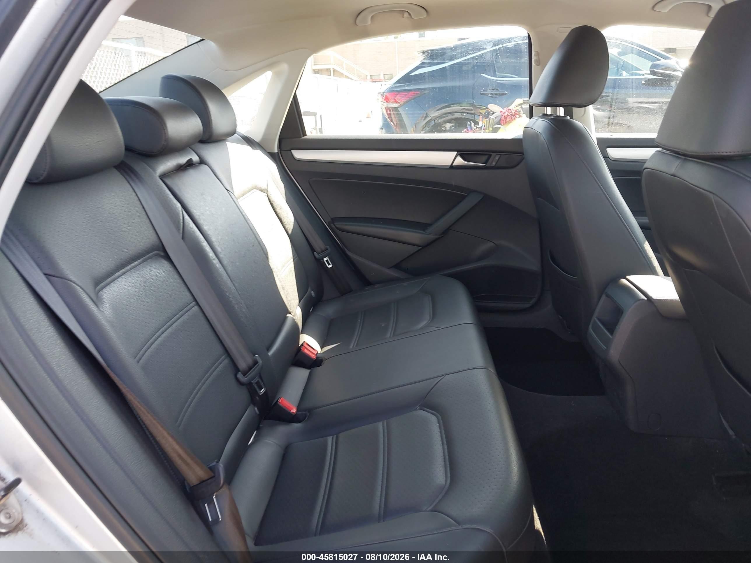 2012 Volkswagen Passat 2.5l Se Silver vin: 1VWBP7A33CC066869