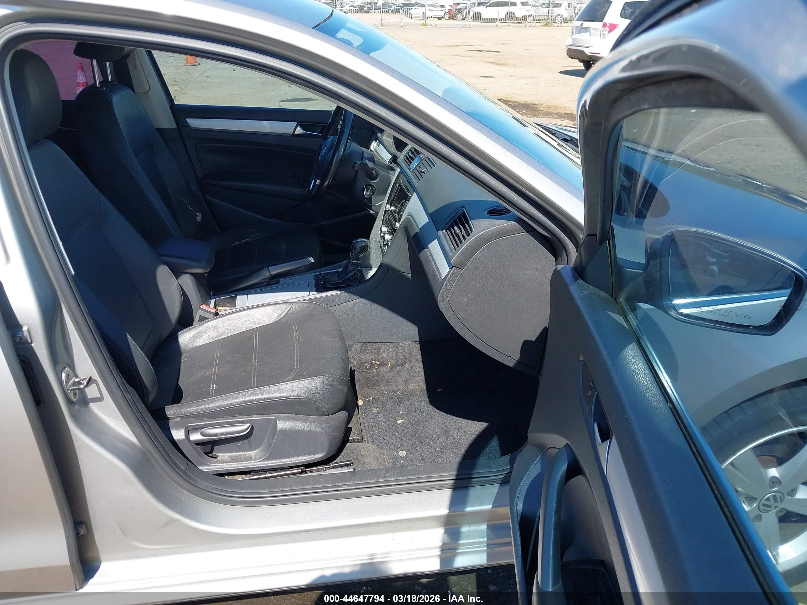 2012 Volkswagen Passat 2.5l Se Silver vin: 1VWBP7A33CC076978