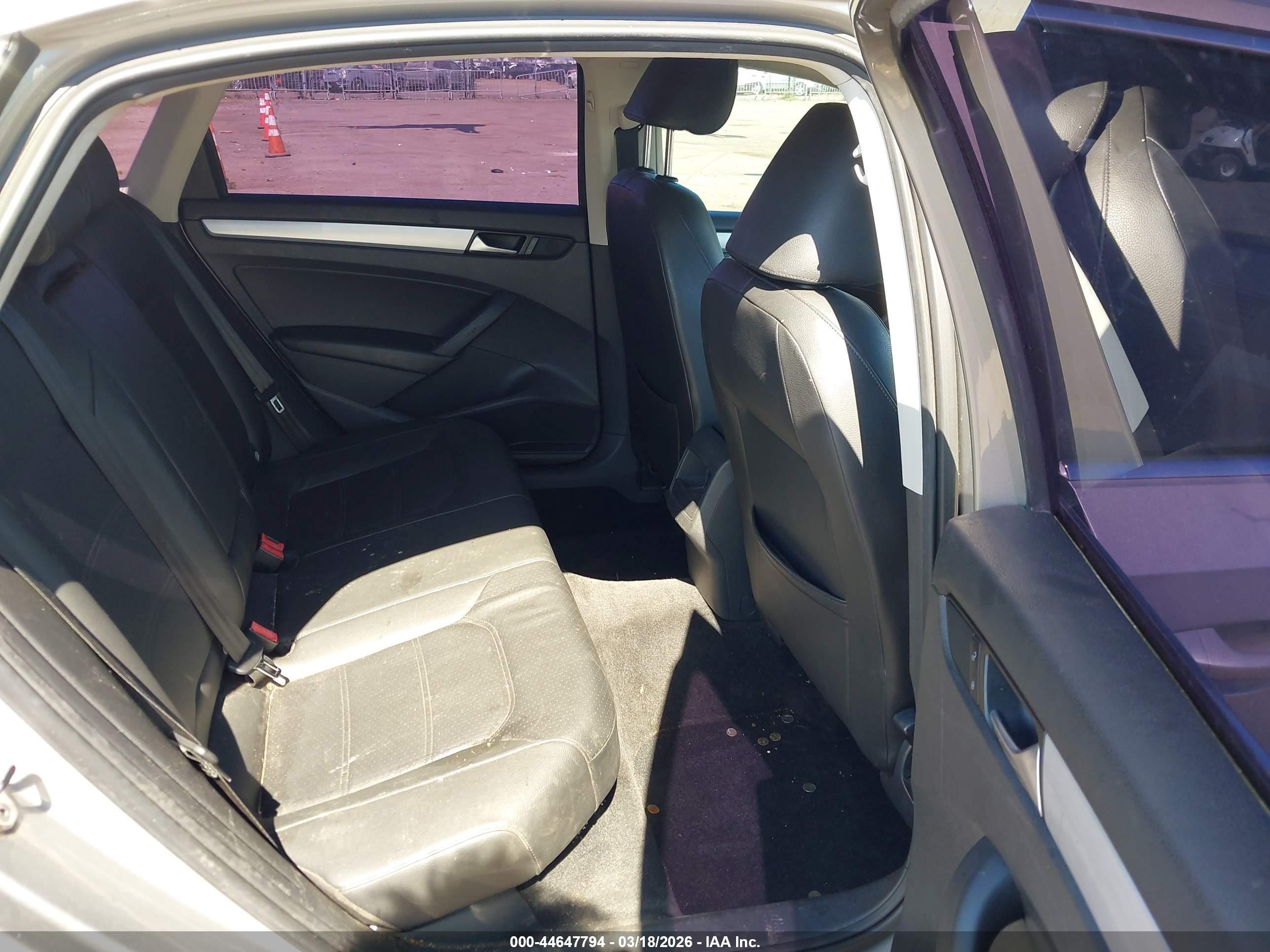2012 Volkswagen Passat 2.5l Se Silver vin: 1VWBP7A33CC076978