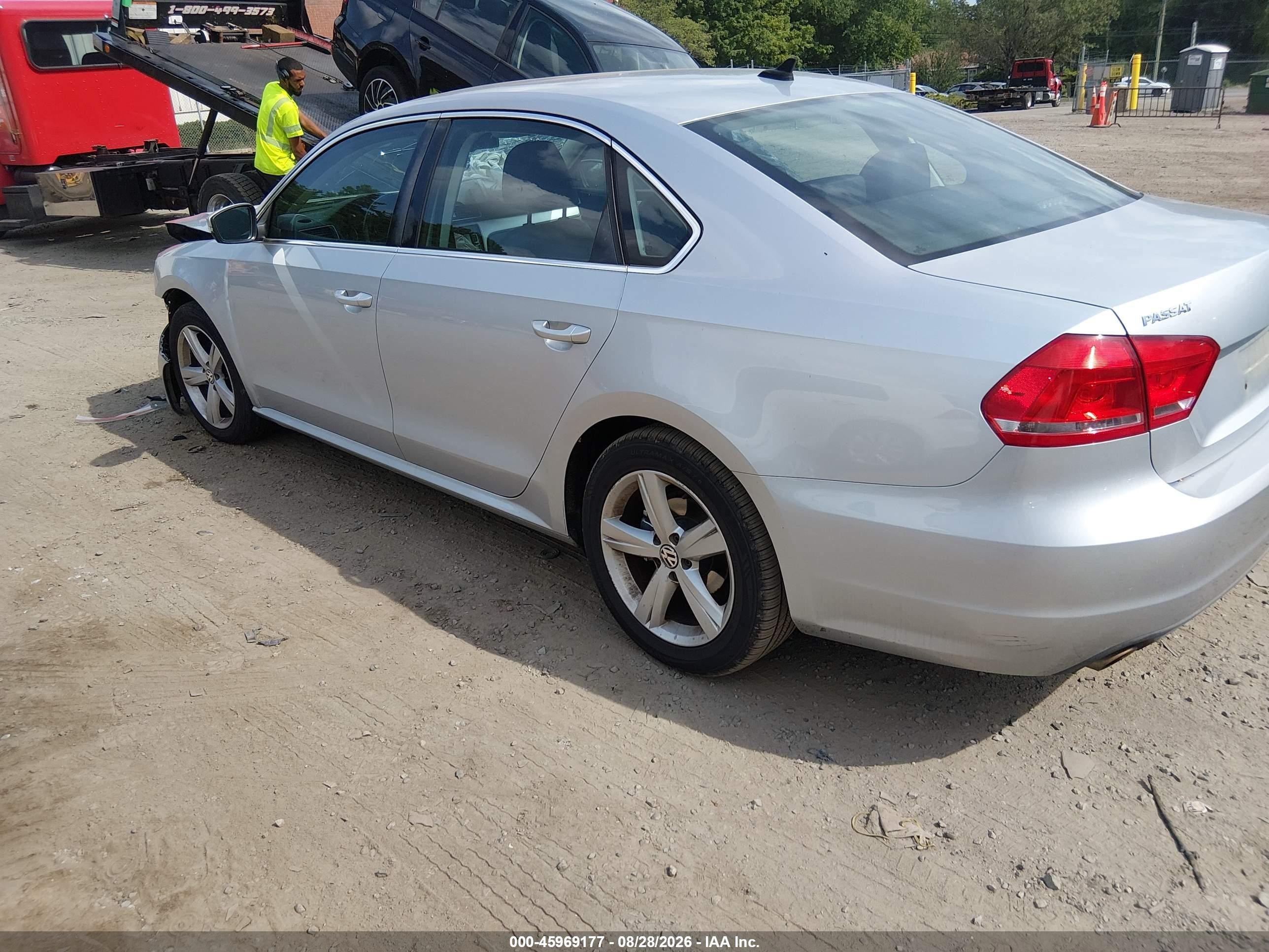 2012 Volkswagen Passat 2.5l Se Silver vin: 1VWBP7A33CC079394