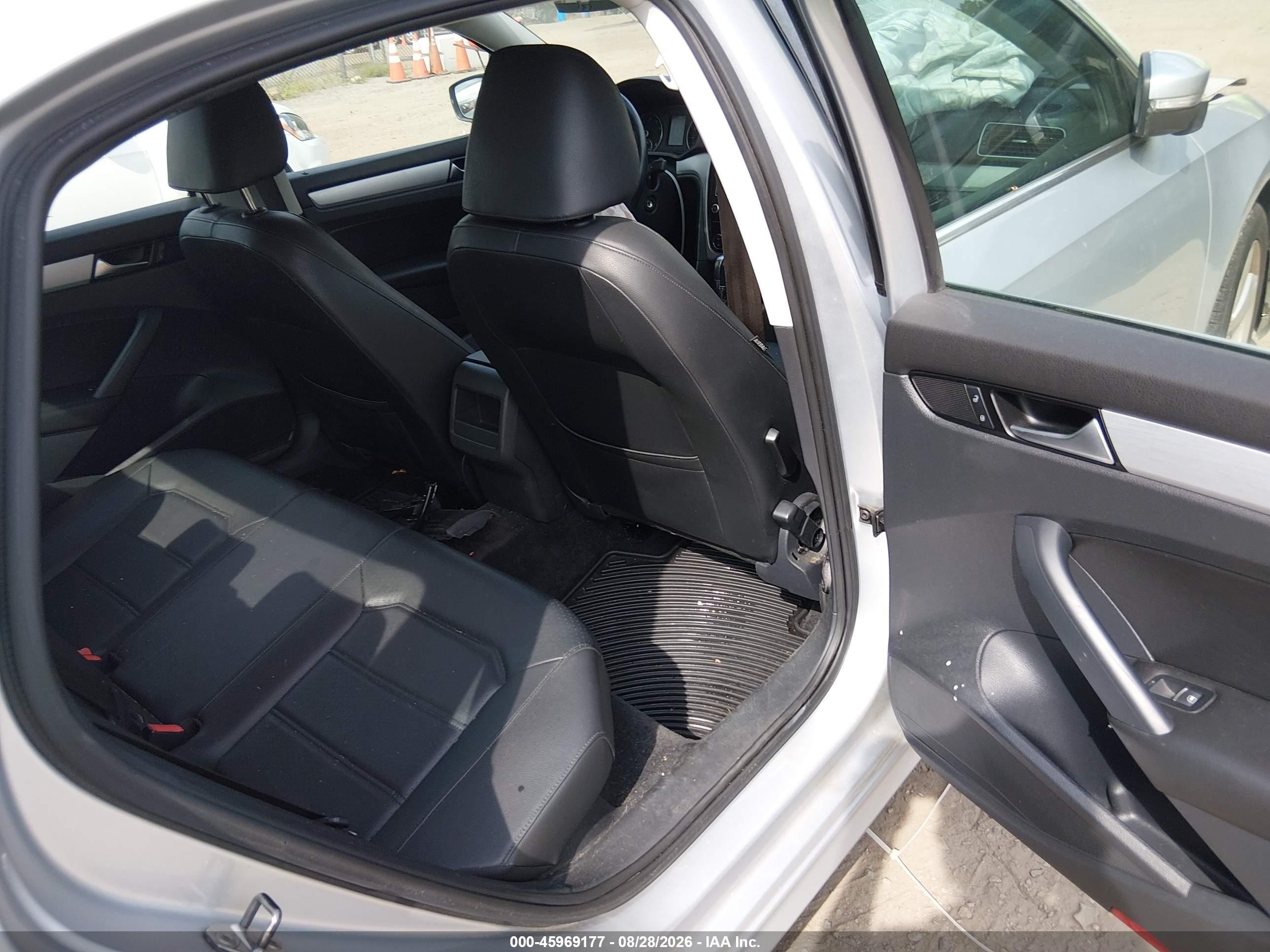 2012 Volkswagen Passat 2.5l Se Silver vin: 1VWBP7A33CC079394