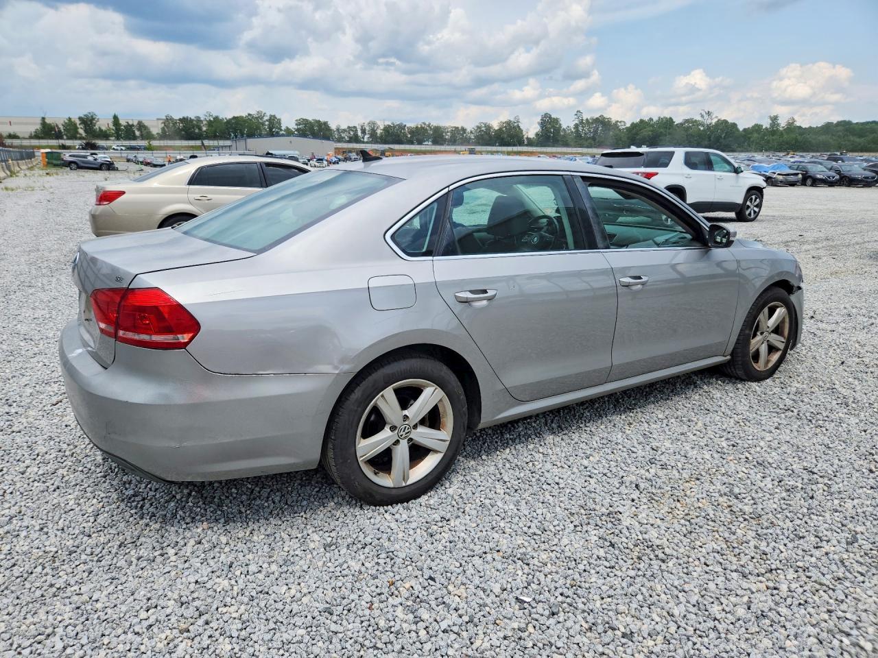 2013 Volkswagen Passat Se Silver vin: 1VWBP7A33DC008374