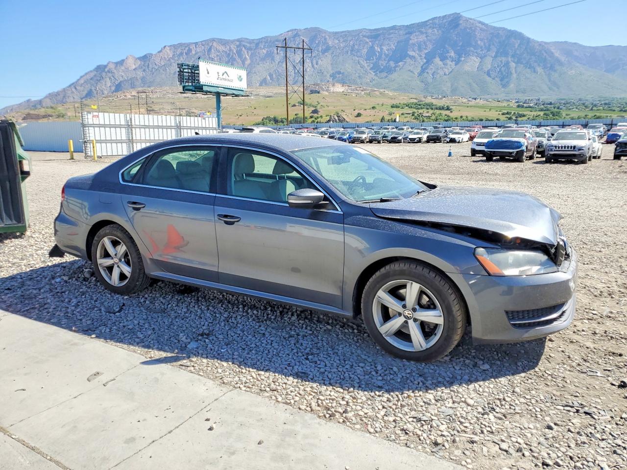 2013 Volkswagen Passat Se Gray vin: 1VWBP7A33DC014398