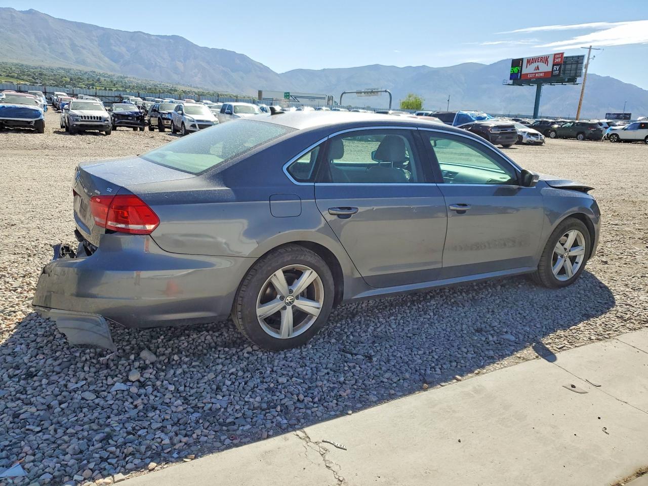 2013 Volkswagen Passat Se Gray vin: 1VWBP7A33DC014398