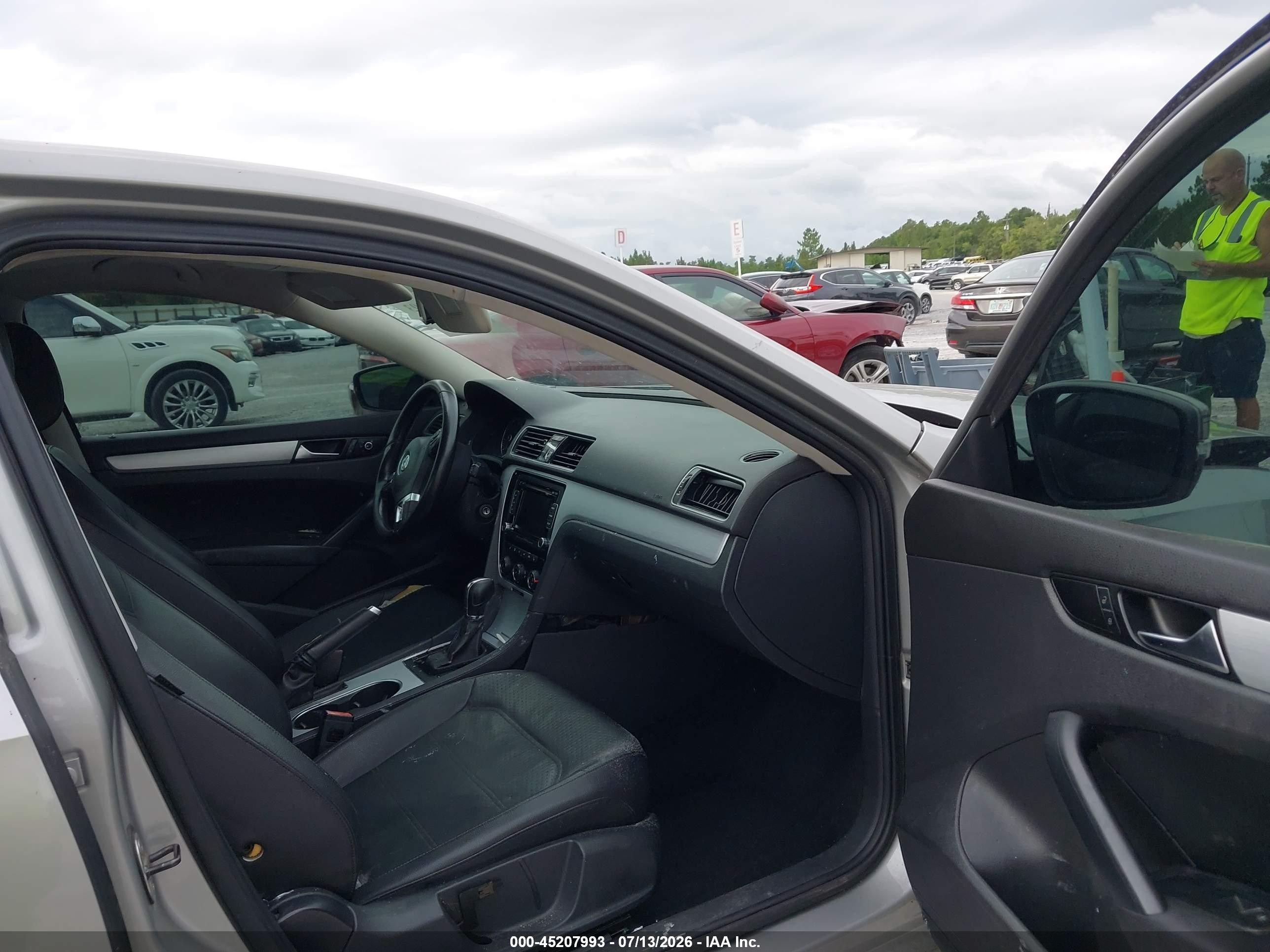 2013 Volkswagen Passat 2.5l Se Silver vin: 1VWBP7A33DC032397