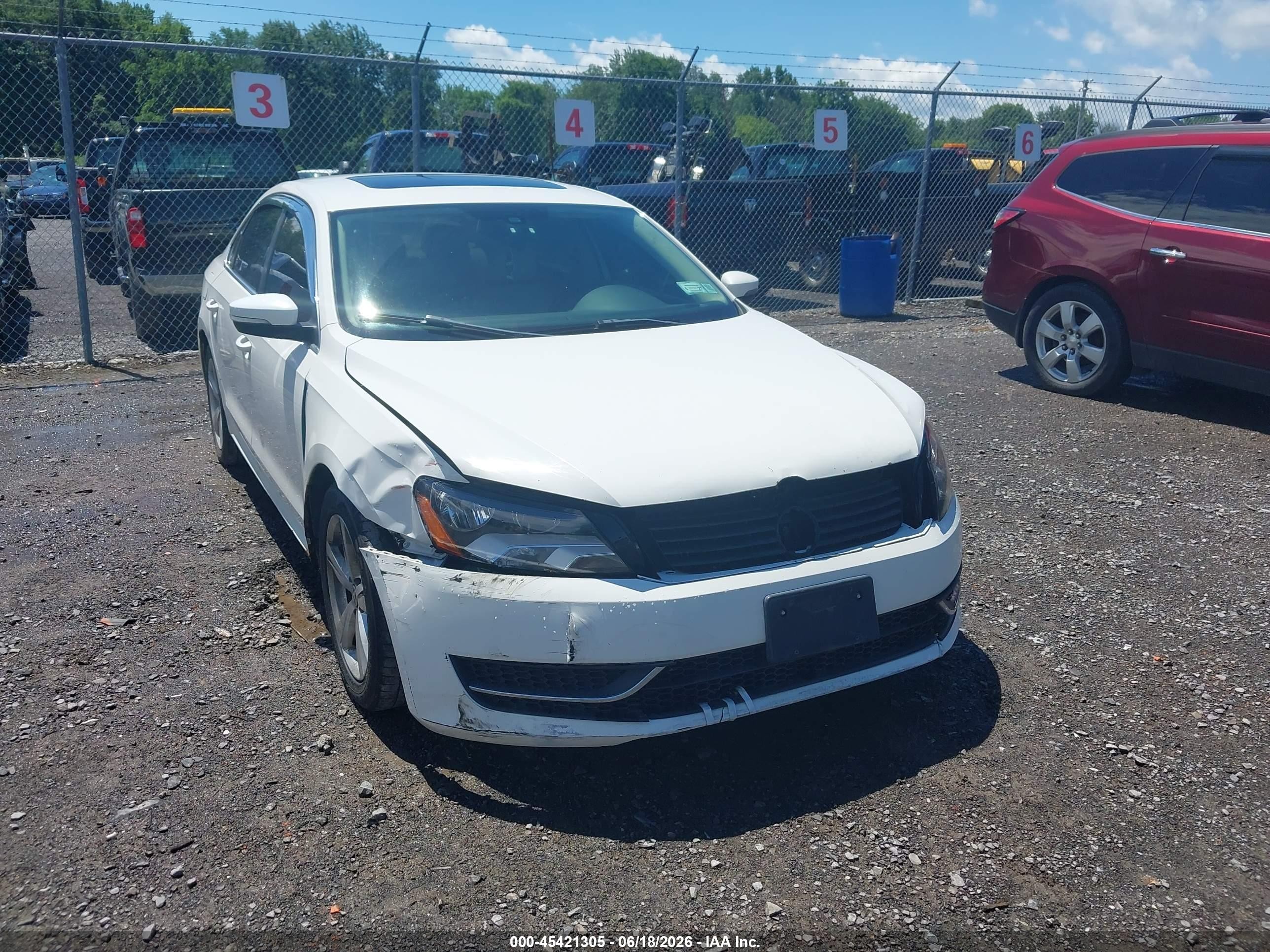 2013 Volkswagen Passat 2.5l Se White vin: 1VWBP7A33DC033792