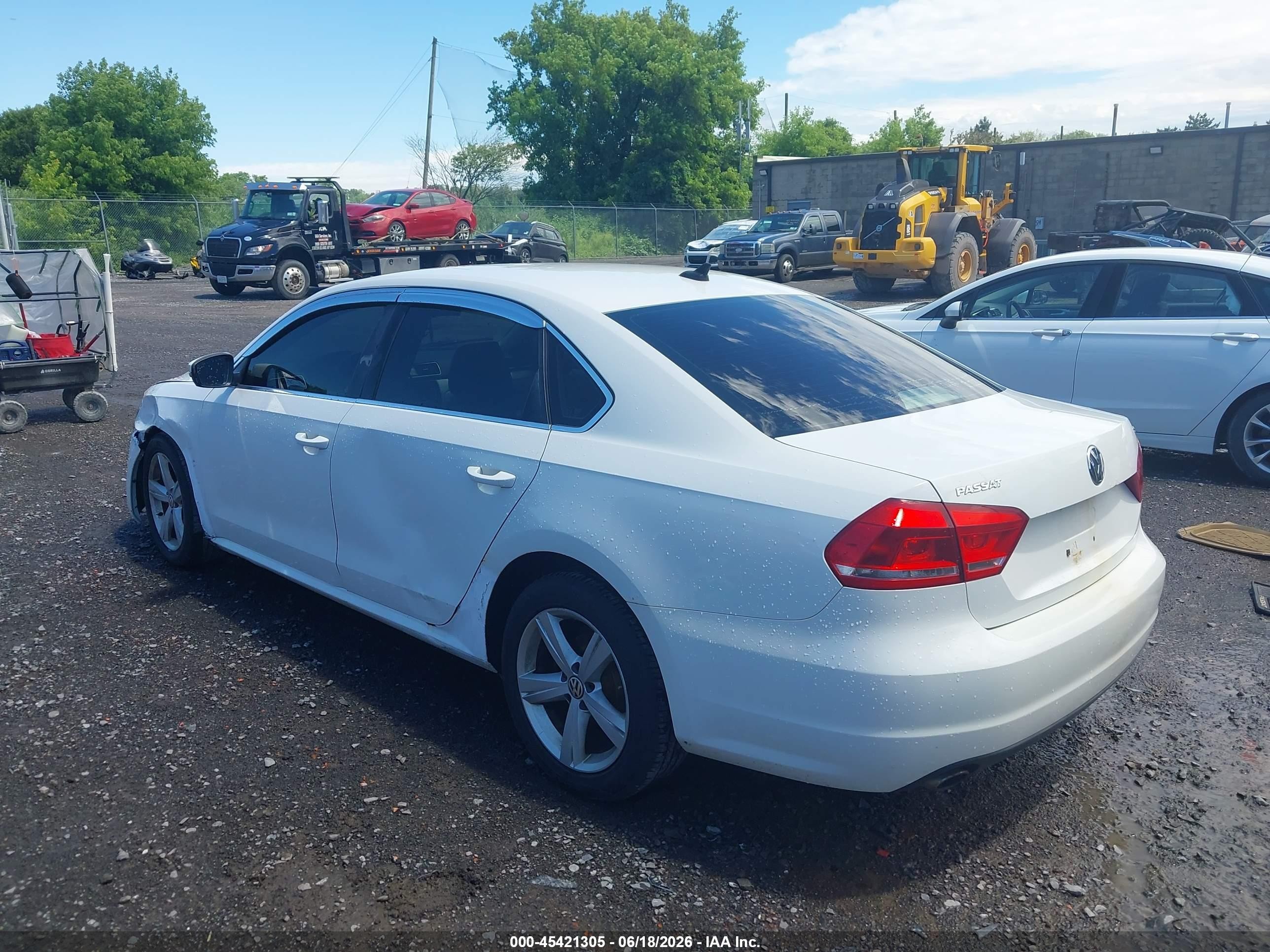 2013 Volkswagen Passat 2.5l Se White vin: 1VWBP7A33DC033792