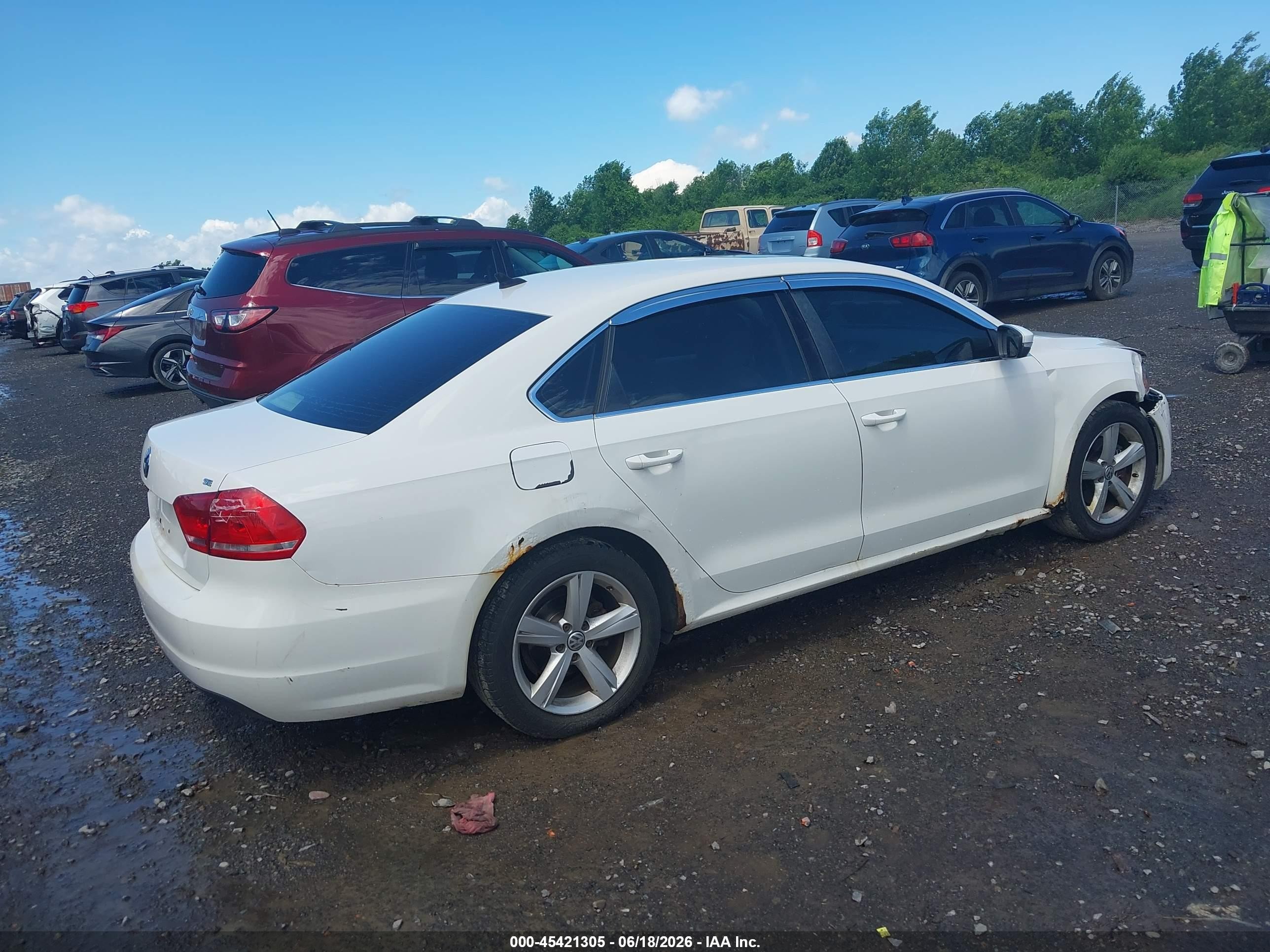 2013 Volkswagen Passat 2.5l Se White vin: 1VWBP7A33DC033792