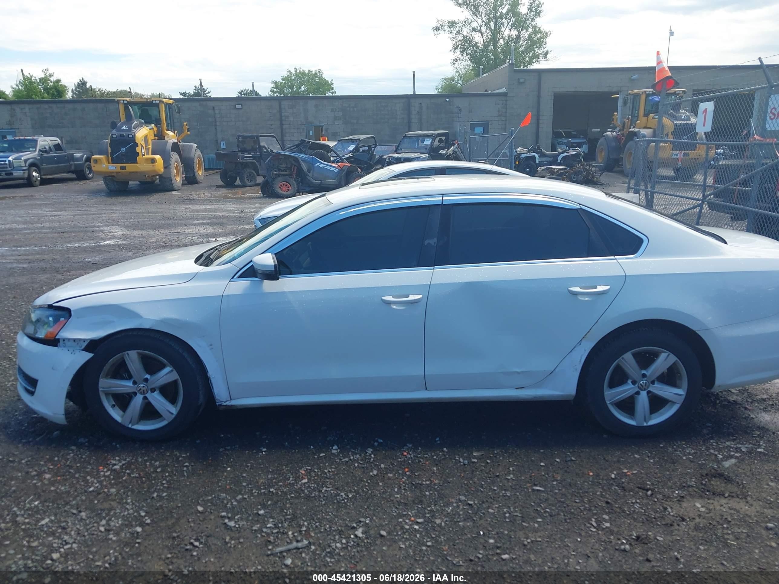 2013 Volkswagen Passat 2.5l Se White vin: 1VWBP7A33DC033792
