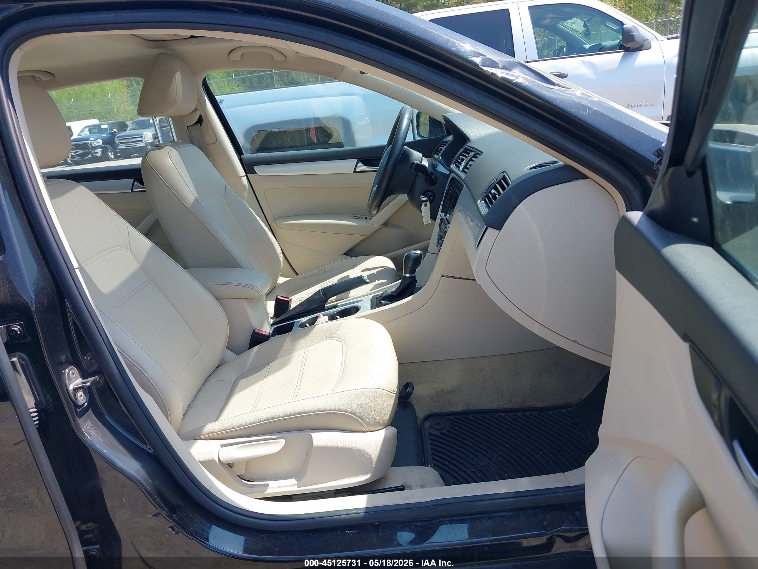 2013 Volkswagen Passat 2.5l Se Black vin: 1VWBP7A33DC045036