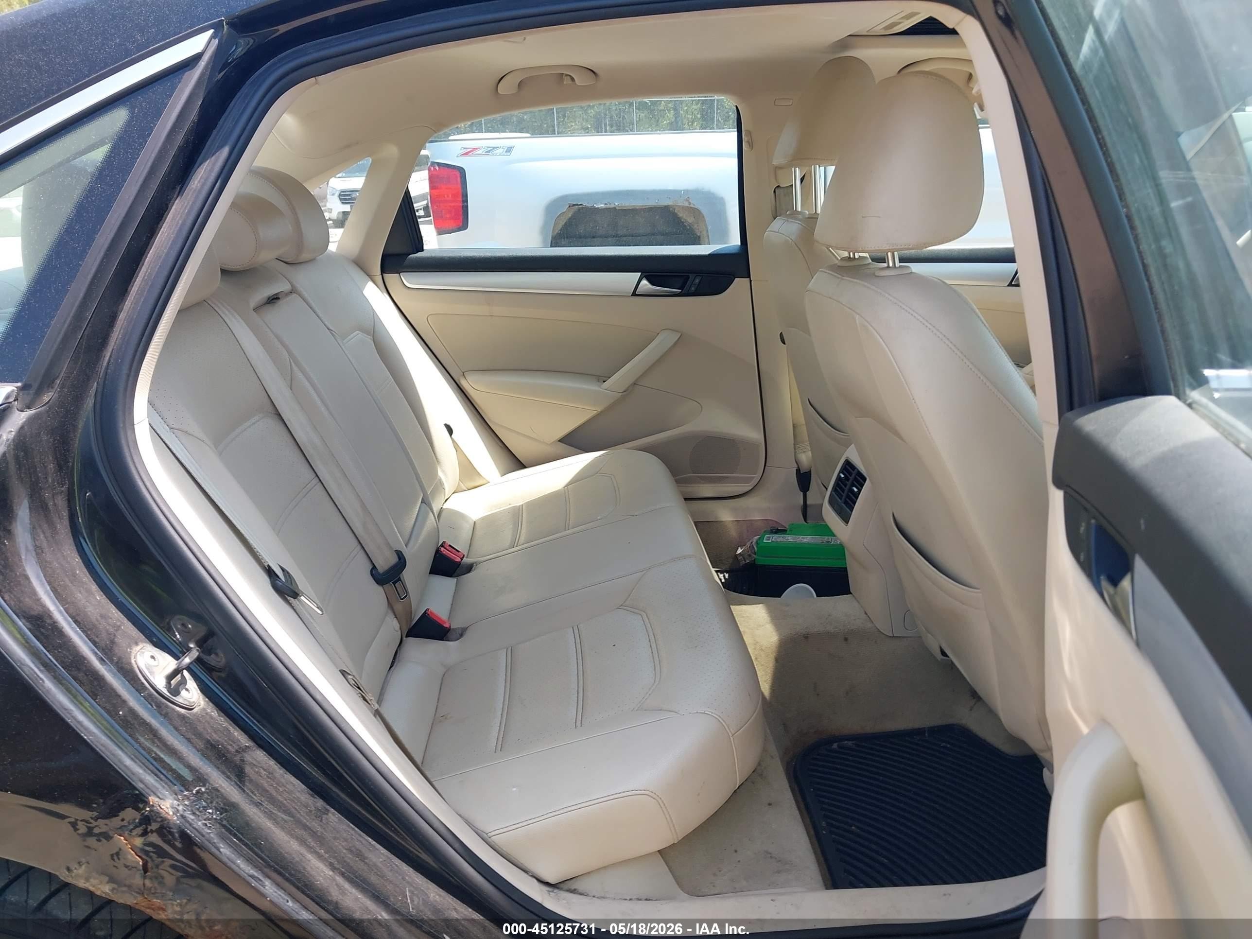 2013 Volkswagen Passat 2.5l Se Black vin: 1VWBP7A33DC045036