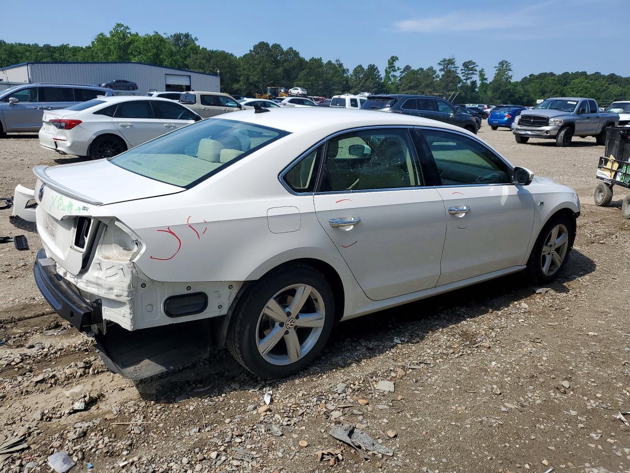 2013 Volkswagen Passat Se White vin: 1VWBP7A33DC046090
