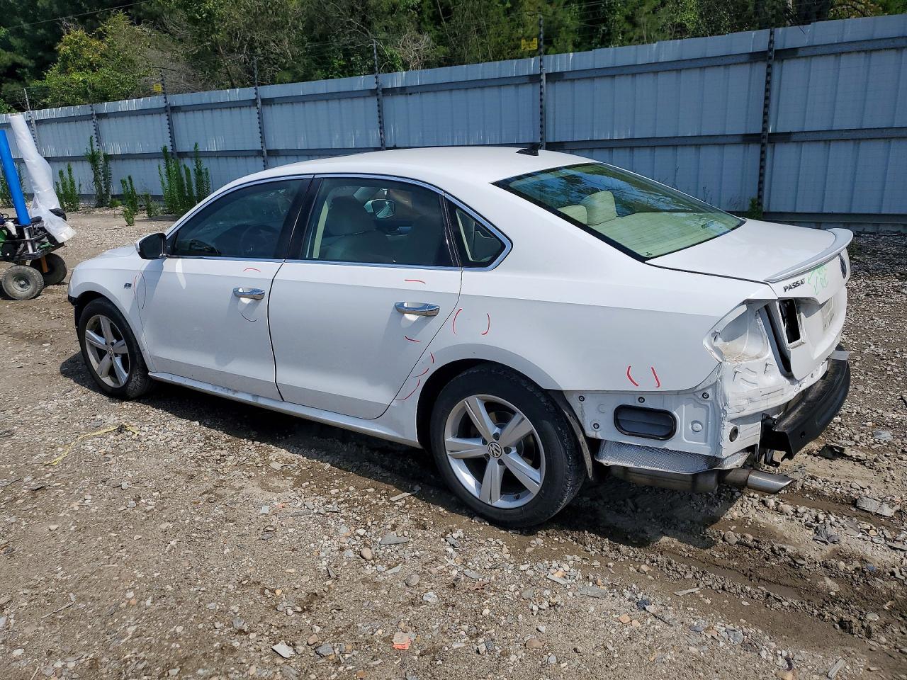2013 Volkswagen Passat Se White vin: 1VWBP7A33DC046090