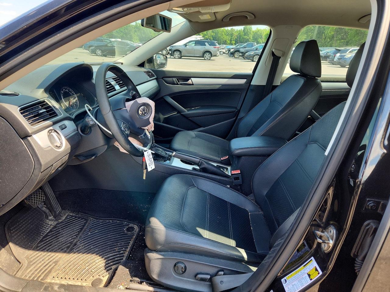 2013 Volkswagen Passat Se Black vin: 1VWBP7A33DC063665