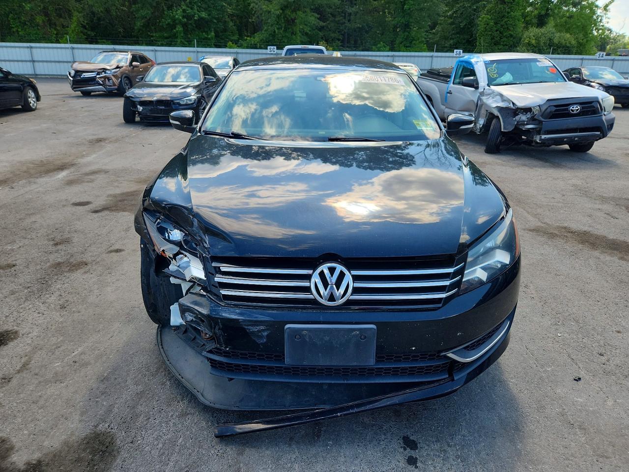 2013 Volkswagen Passat Se Black vin: 1VWBP7A33DC063665