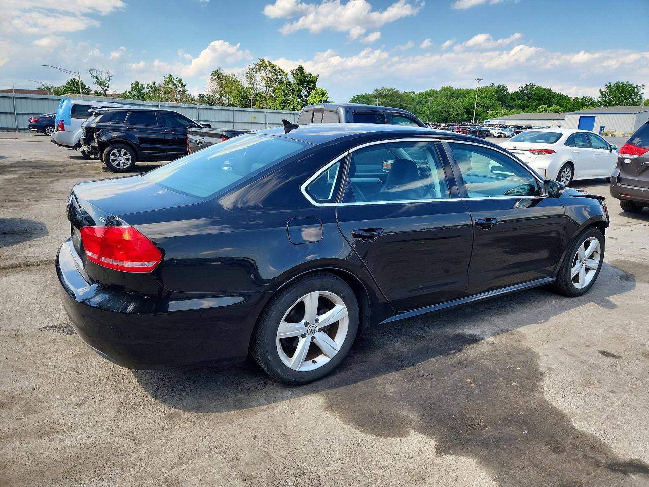 2013 Volkswagen Passat Se Black vin: 1VWBP7A33DC063665