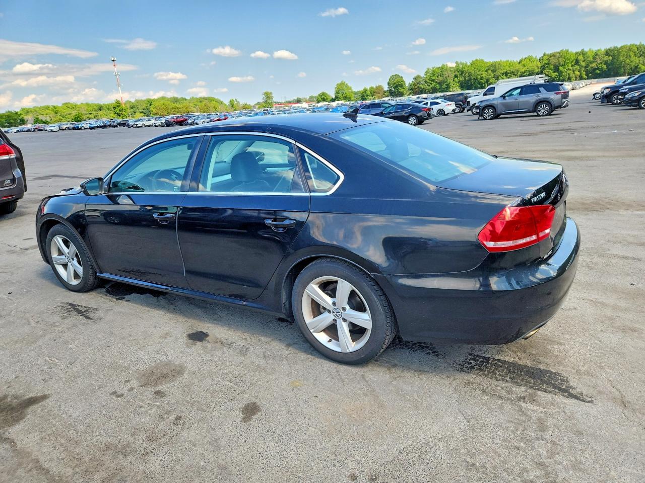 2013 Volkswagen Passat Se Black vin: 1VWBP7A33DC063665