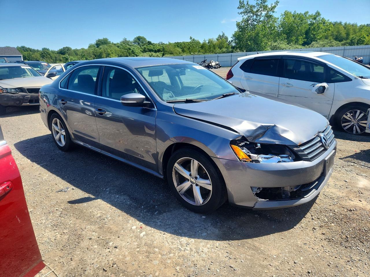 2013 Volkswagen Passat Se Gray vin: 1VWBP7A33DC063830