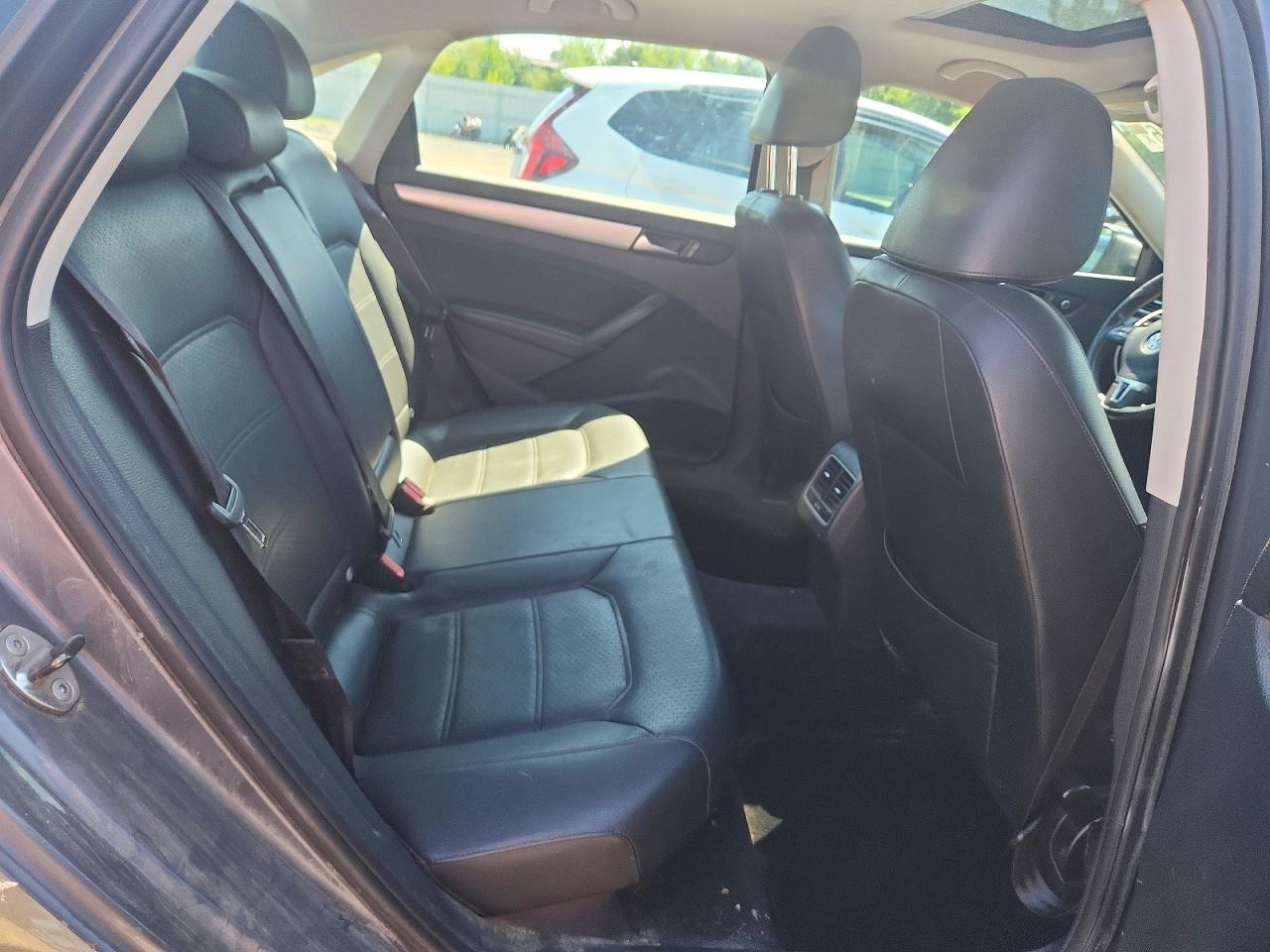 2013 Volkswagen Passat Se Gray vin: 1VWBP7A33DC063830