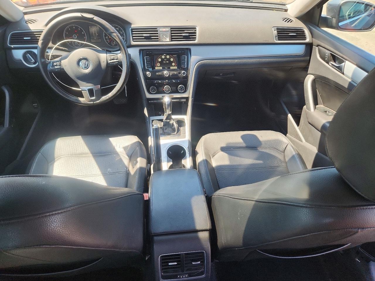 2013 Volkswagen Passat Se Gray vin: 1VWBP7A33DC063830