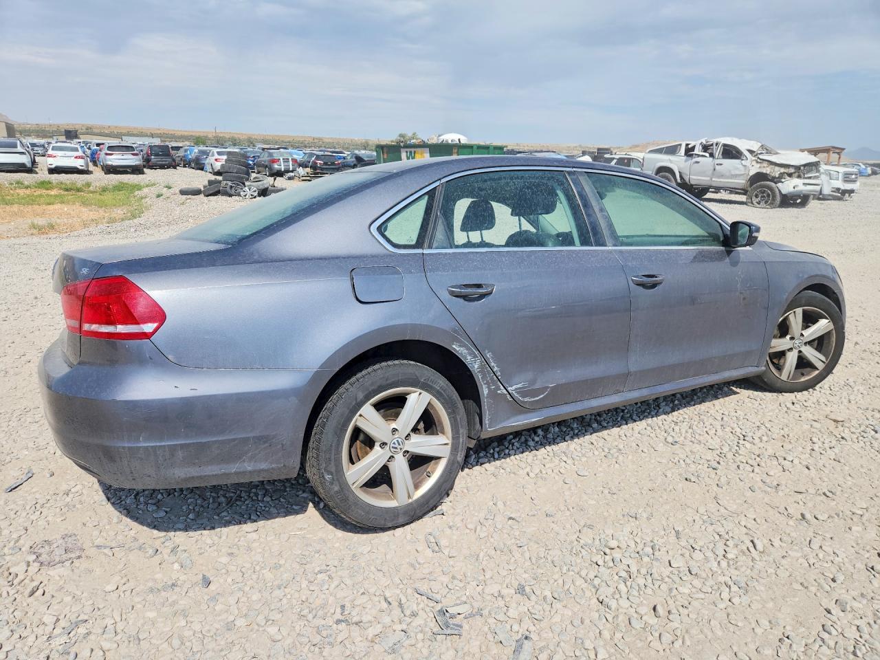 2013 Volkswagen Passat Se Blue vin: 1VWBP7A33DC067294