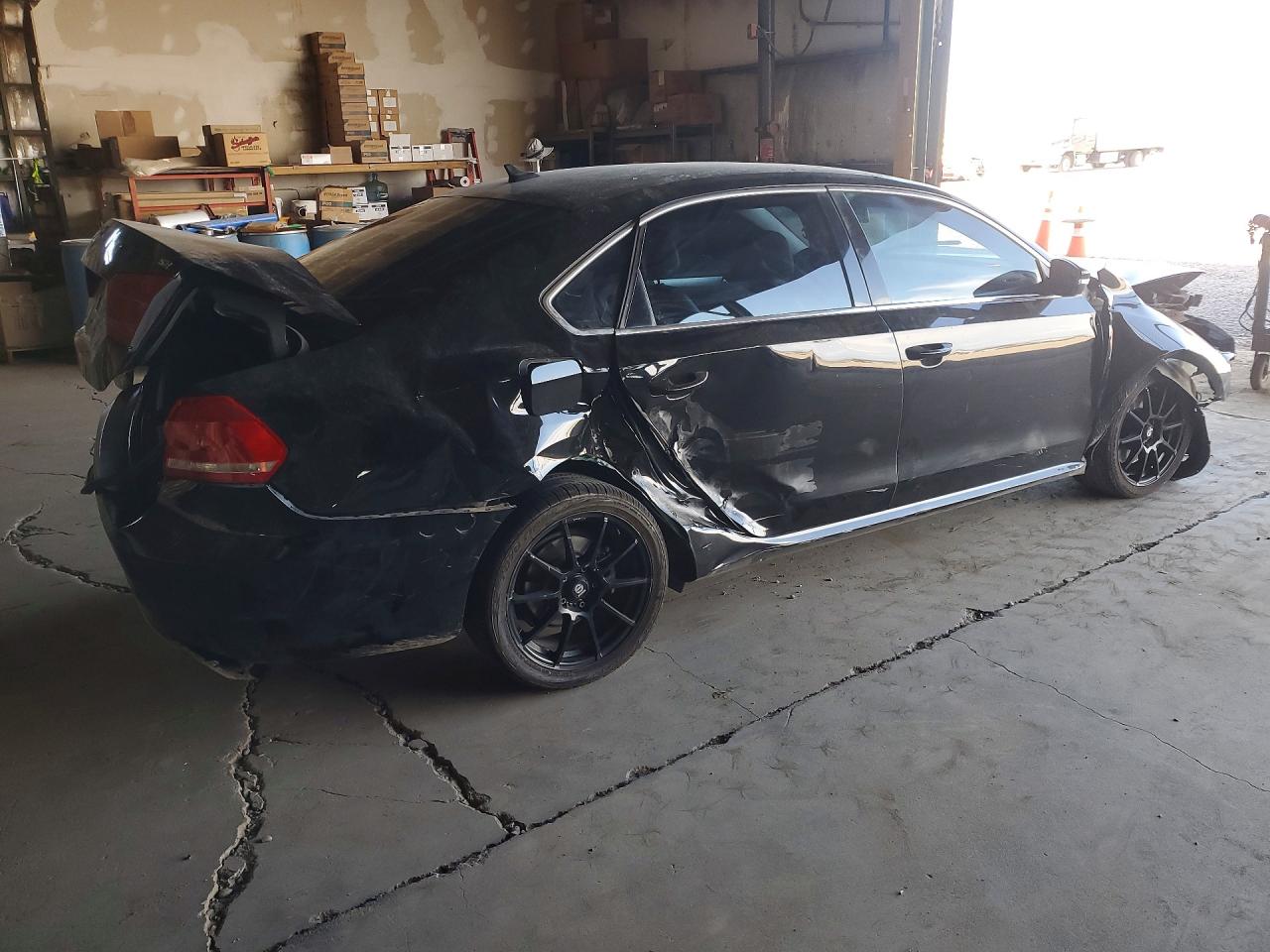 2013 Volkswagen Passat Se Black vin: 1VWBP7A33DC072141