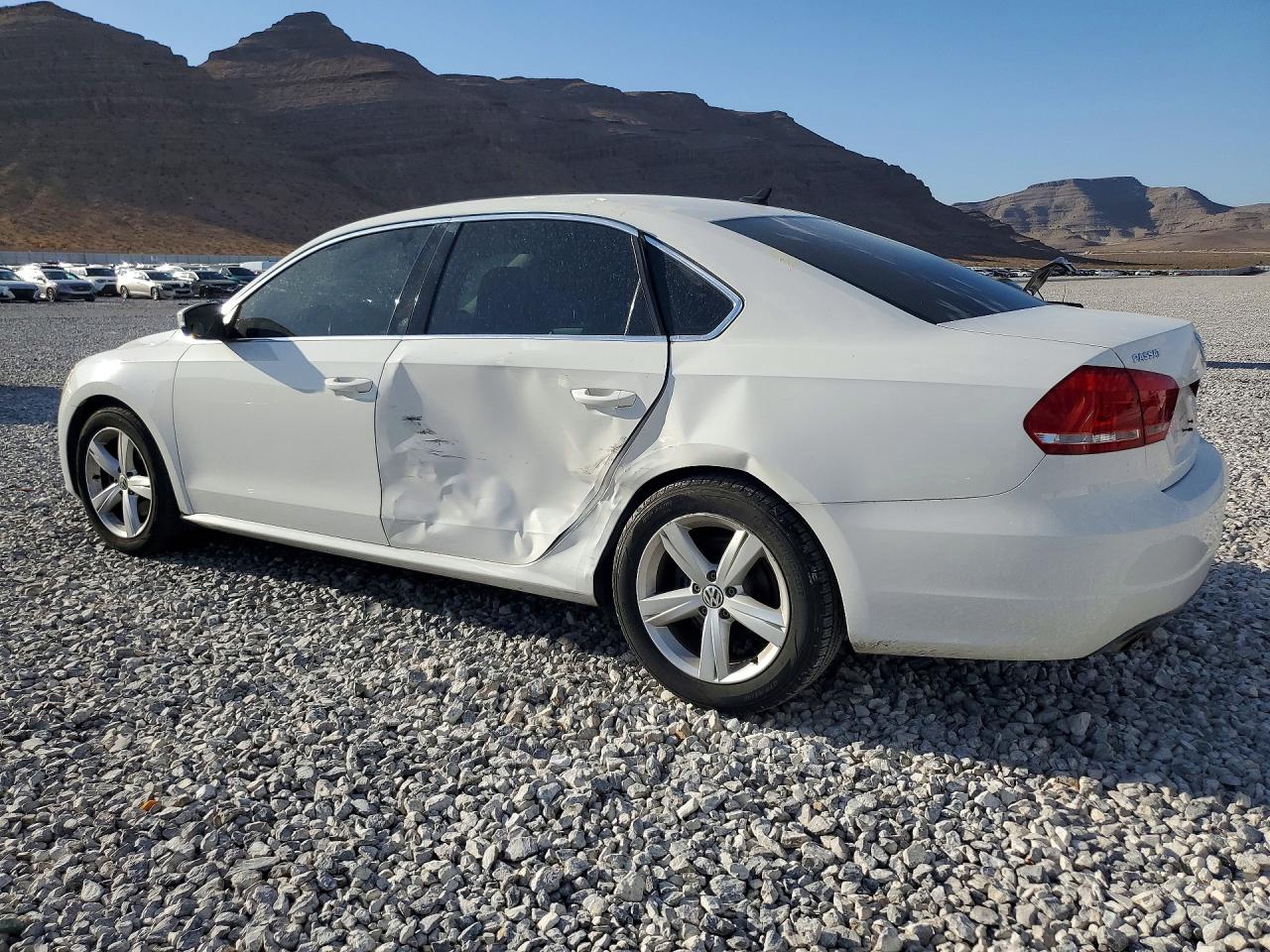 2013 Volkswagen Passat Se White vin: 1VWBP7A33DC108720
