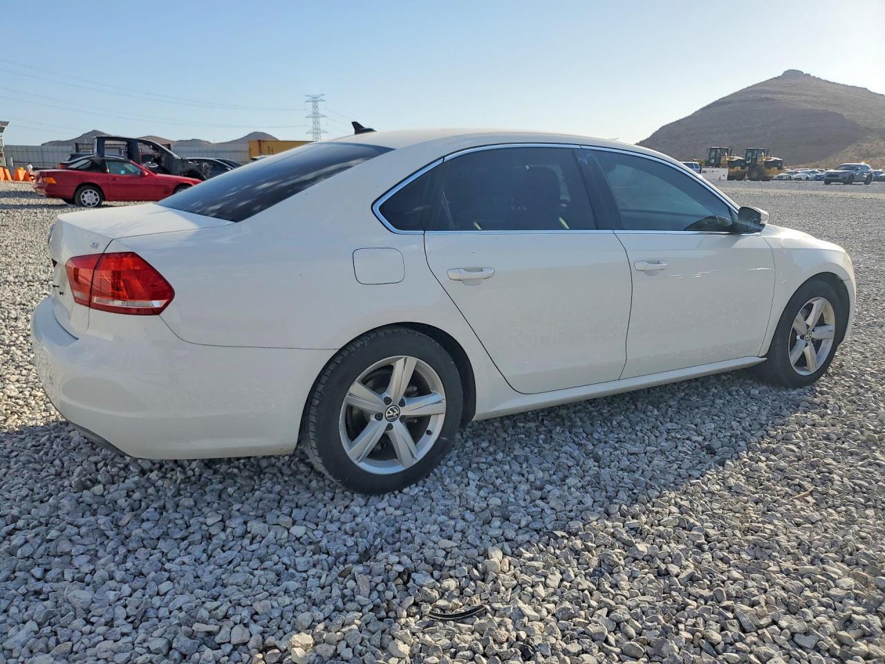 2013 Volkswagen Passat Se White vin: 1VWBP7A33DC108720