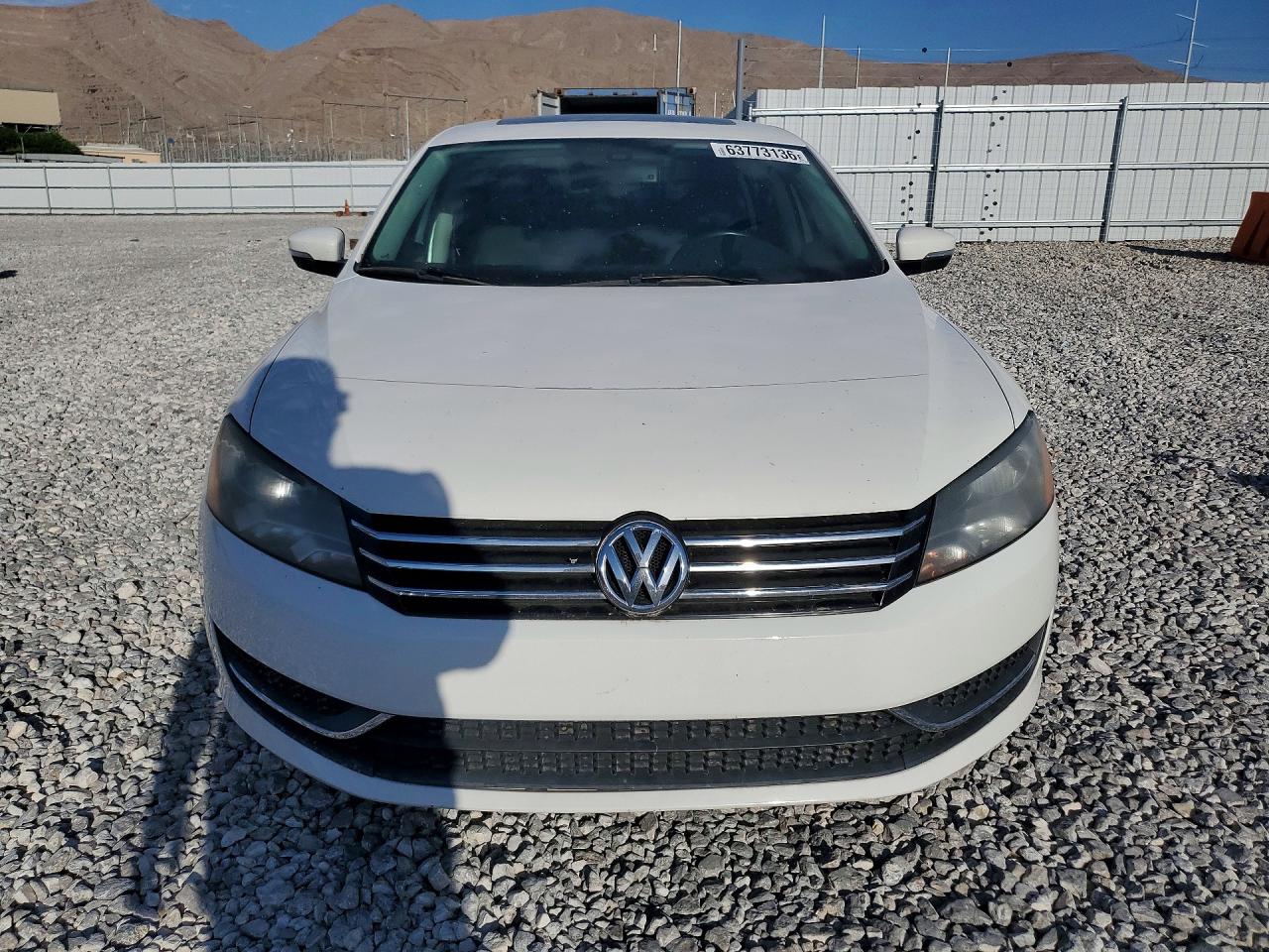 2013 Volkswagen Passat Se White vin: 1VWBP7A33DC108720