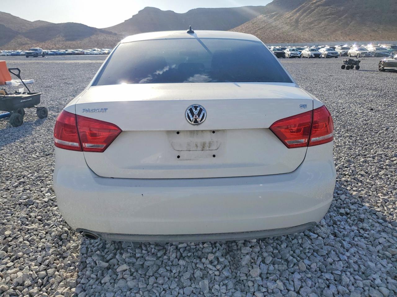 2013 Volkswagen Passat Se White vin: 1VWBP7A33DC108720