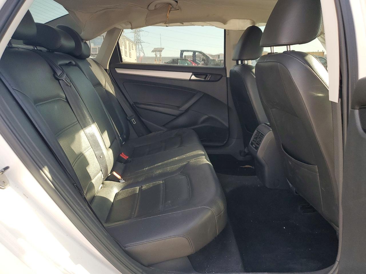 2013 Volkswagen Passat Se White vin: 1VWBP7A33DC108720