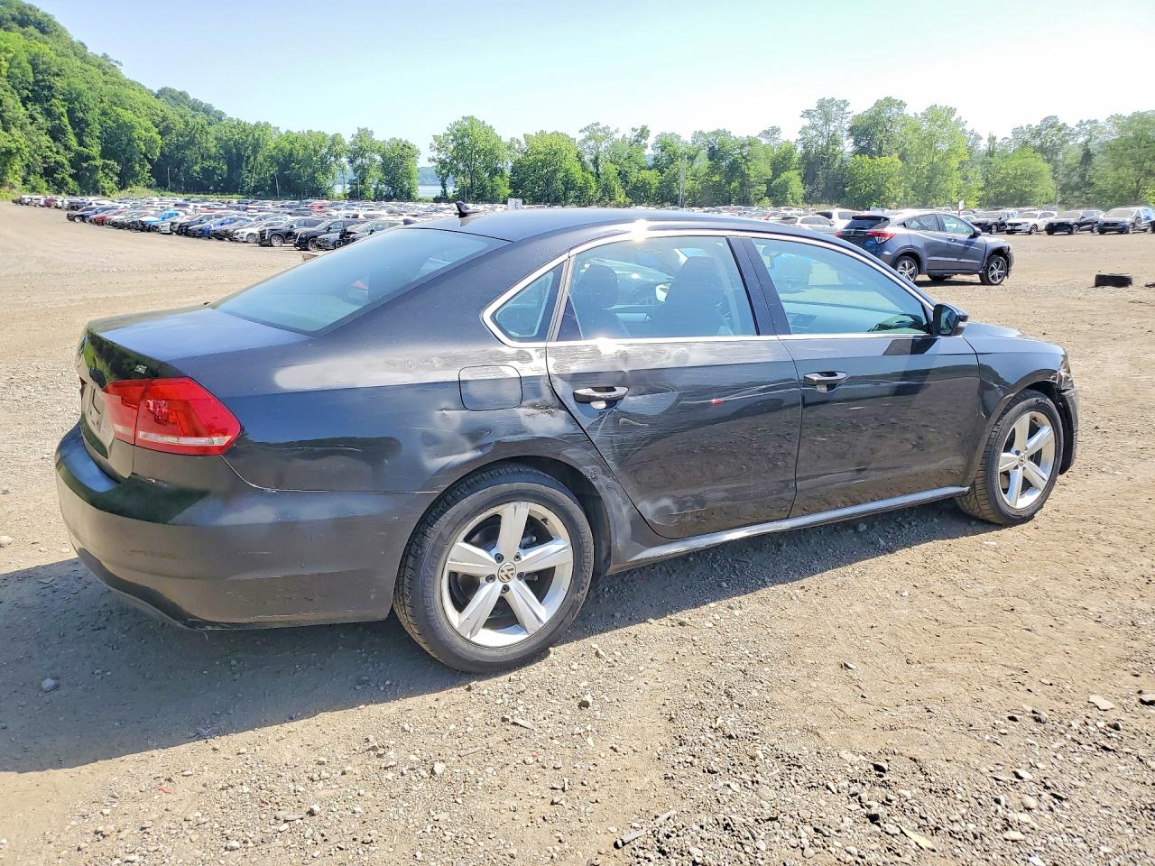 2013 Volkswagen Passat Se Black vin: 1VWBP7A33DC111133
