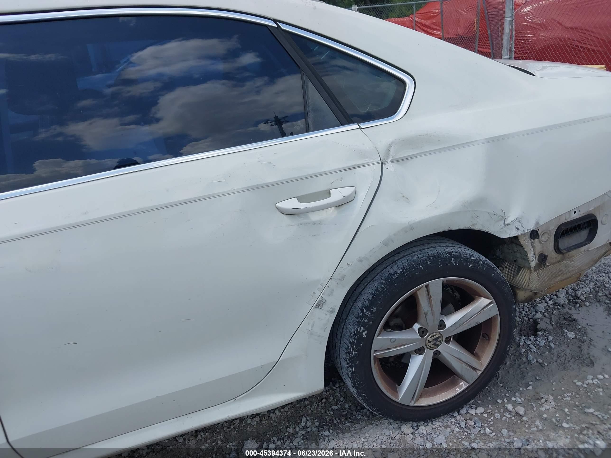 2013 Volkswagen Passat 2.5l Se White vin: 1VWBP7A33DC113691