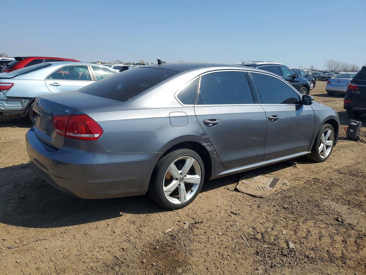 2013 Volkswagen Passat Se Gray vin: 1VWBP7A33DC117935