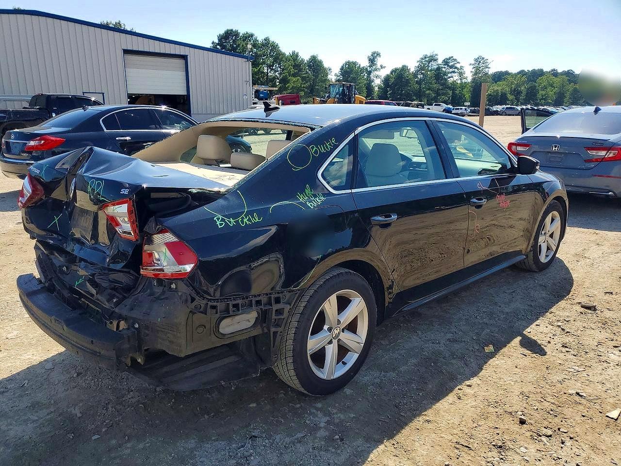 2013 Volkswagen Passat Se Black vin: 1VWBP7A33DC123430