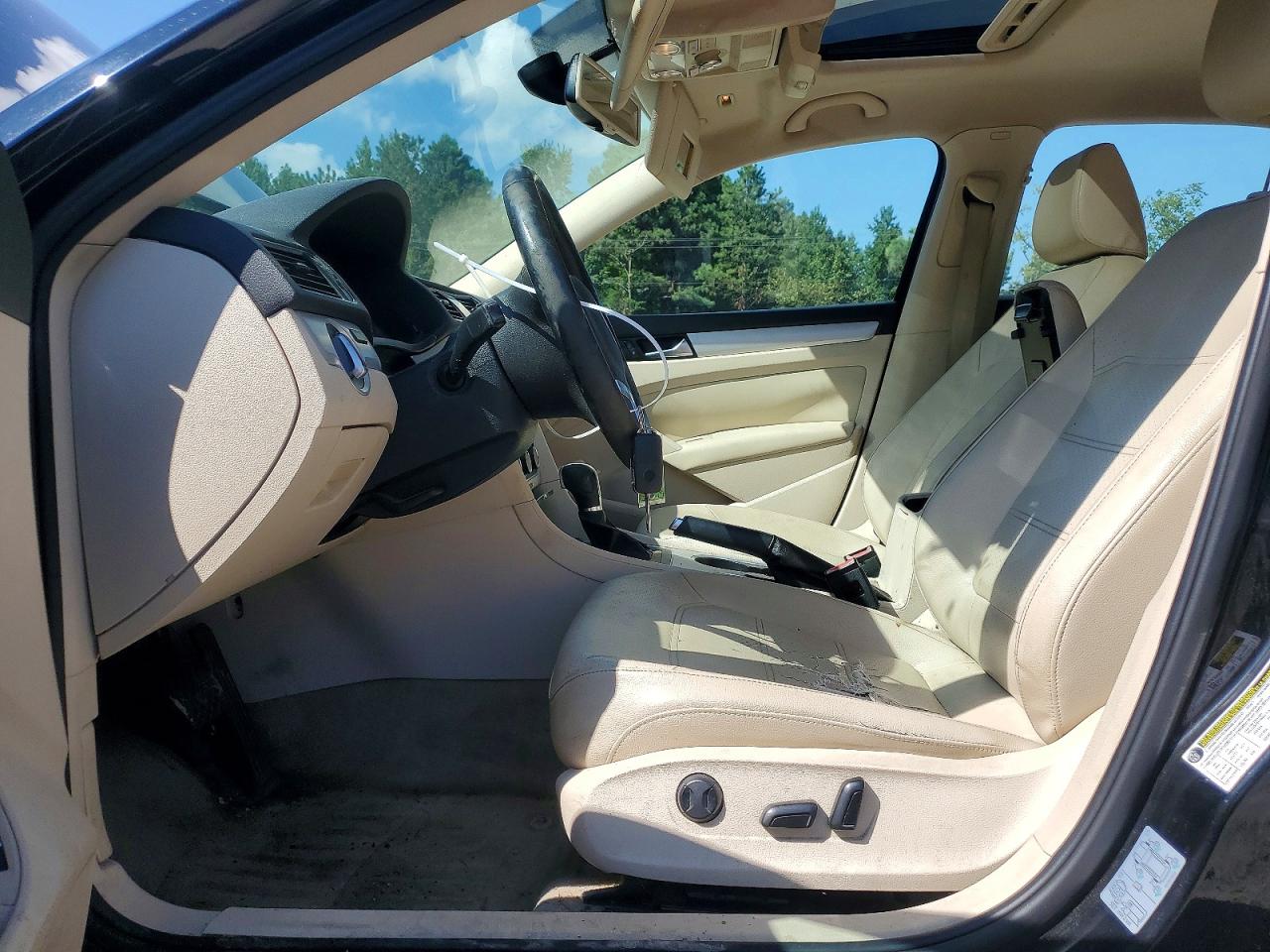 2013 Volkswagen Passat Se Black vin: 1VWBP7A33DC123430