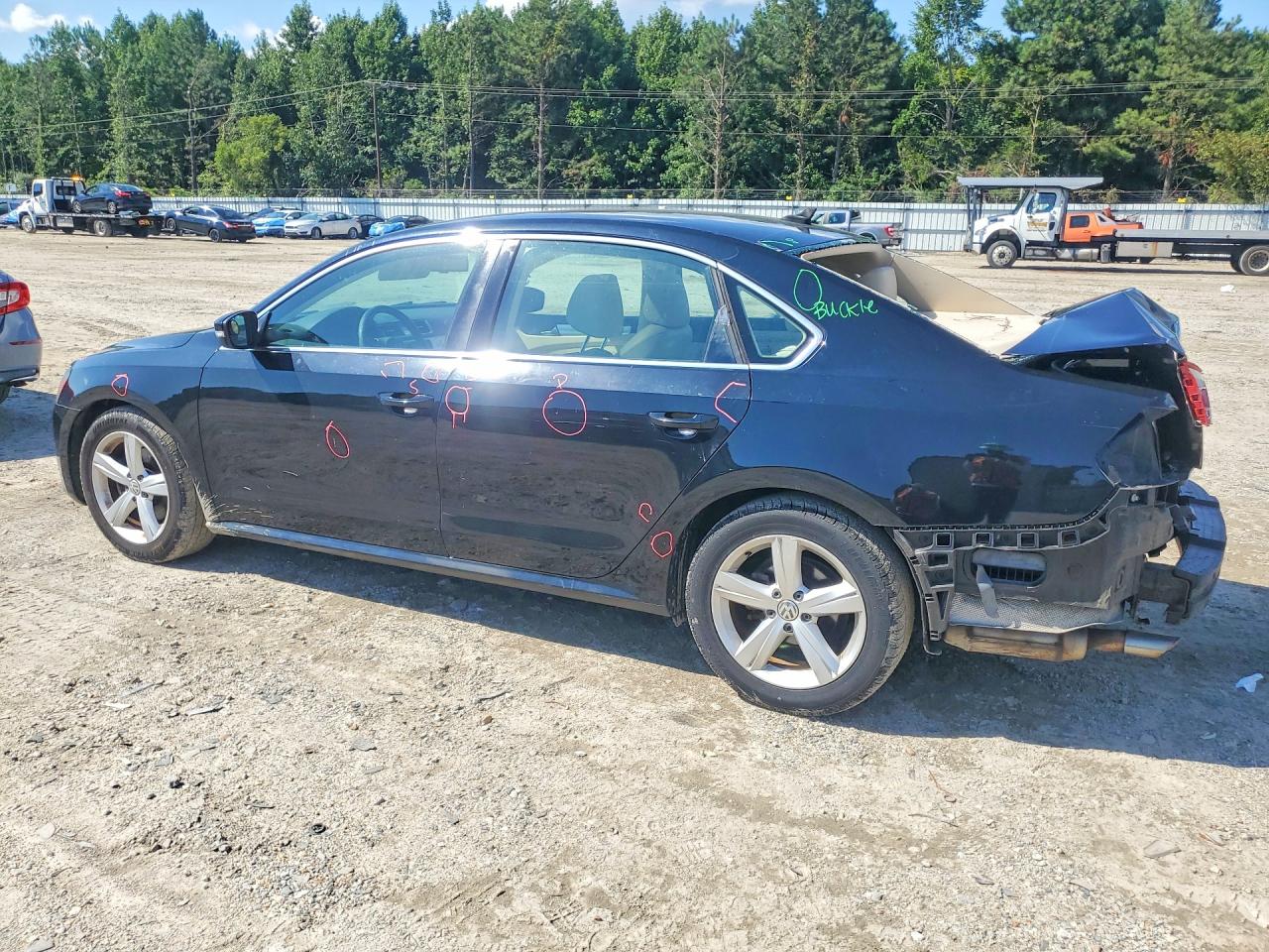 2013 Volkswagen Passat Se Black vin: 1VWBP7A33DC123430